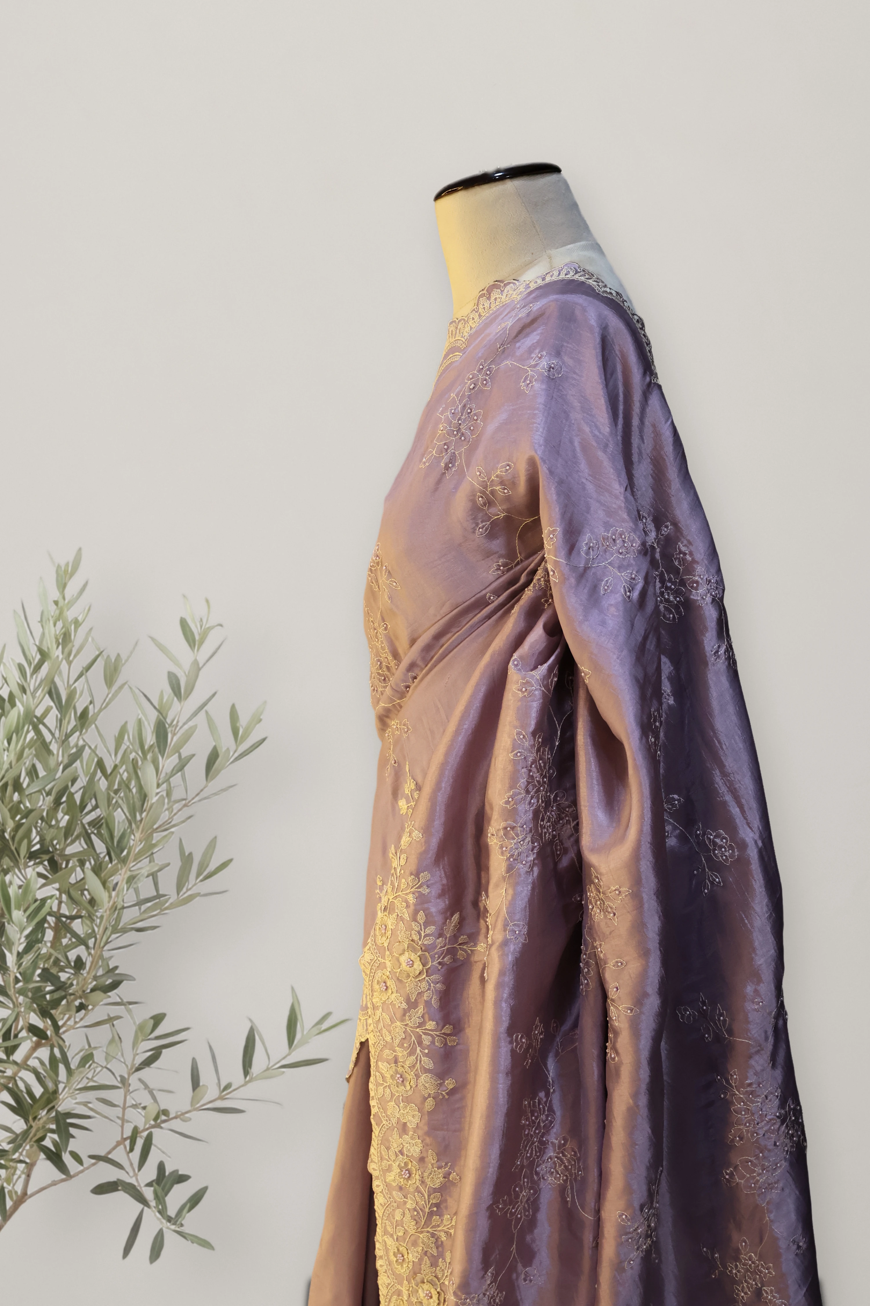 Crepe Saree: a detail of the work. Embroidered Crepe.