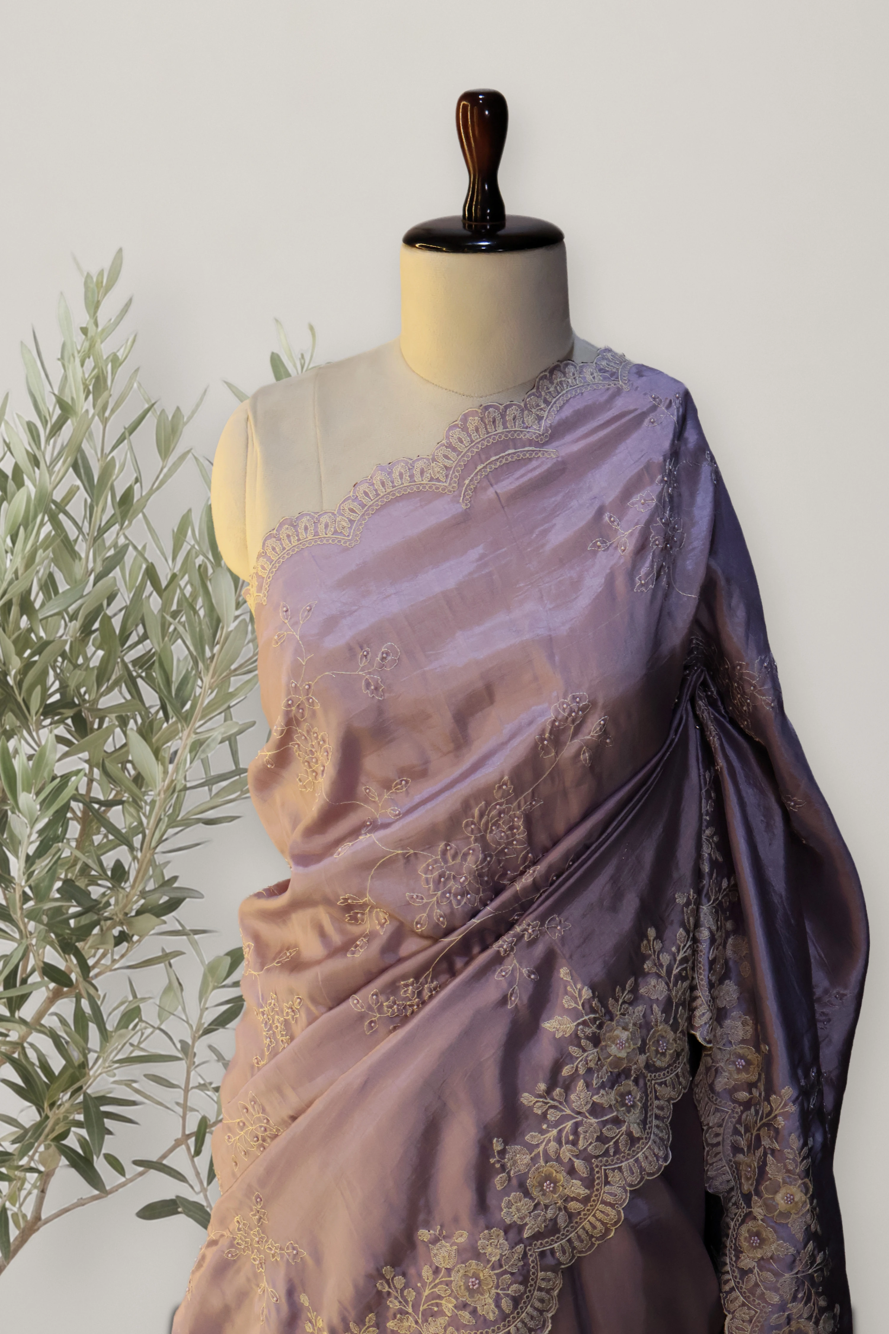 Crepe Saree: a detail of the work. Embroidered Crepe.