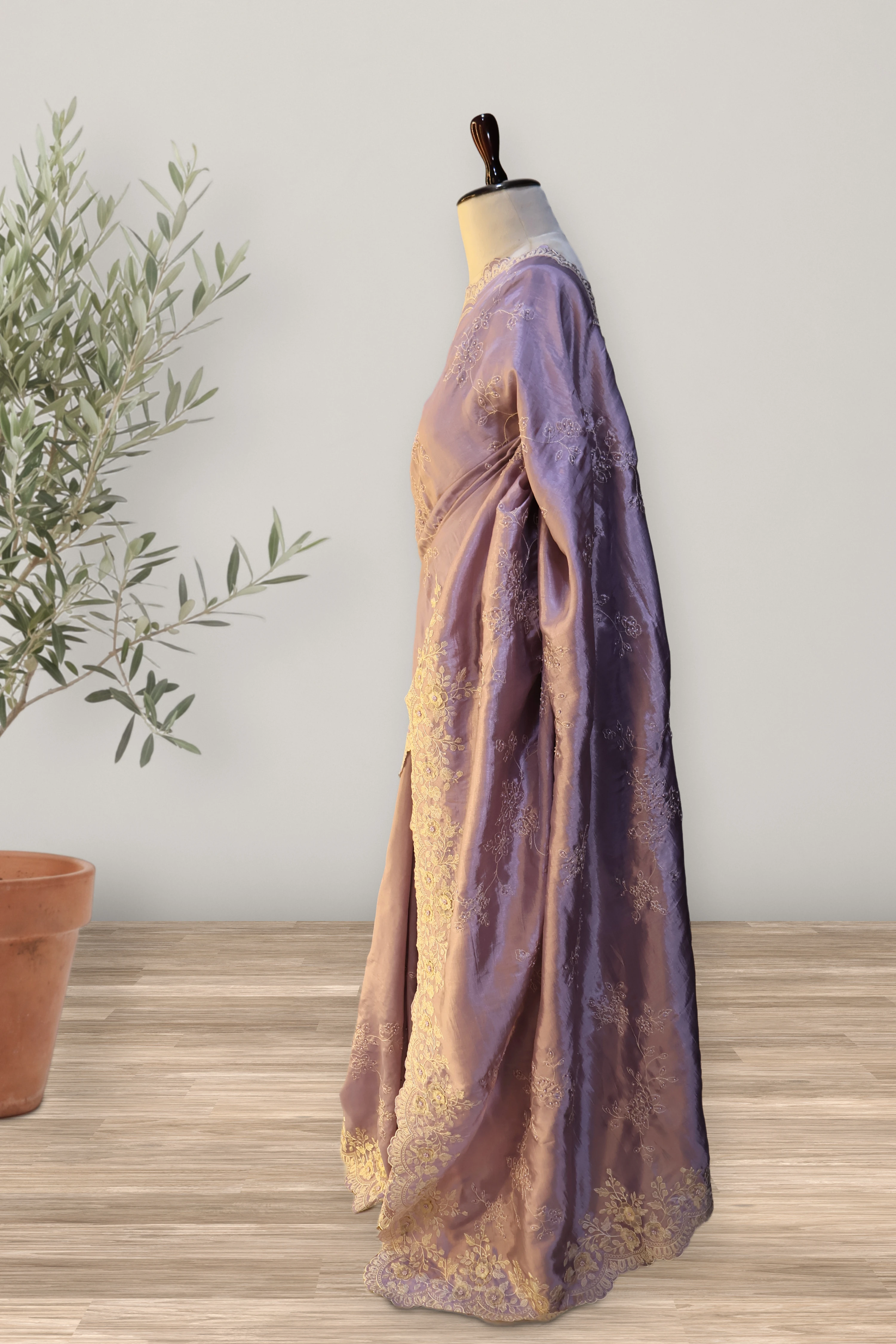 Crepe Saree: a detail of the work. Embroidered Crepe.