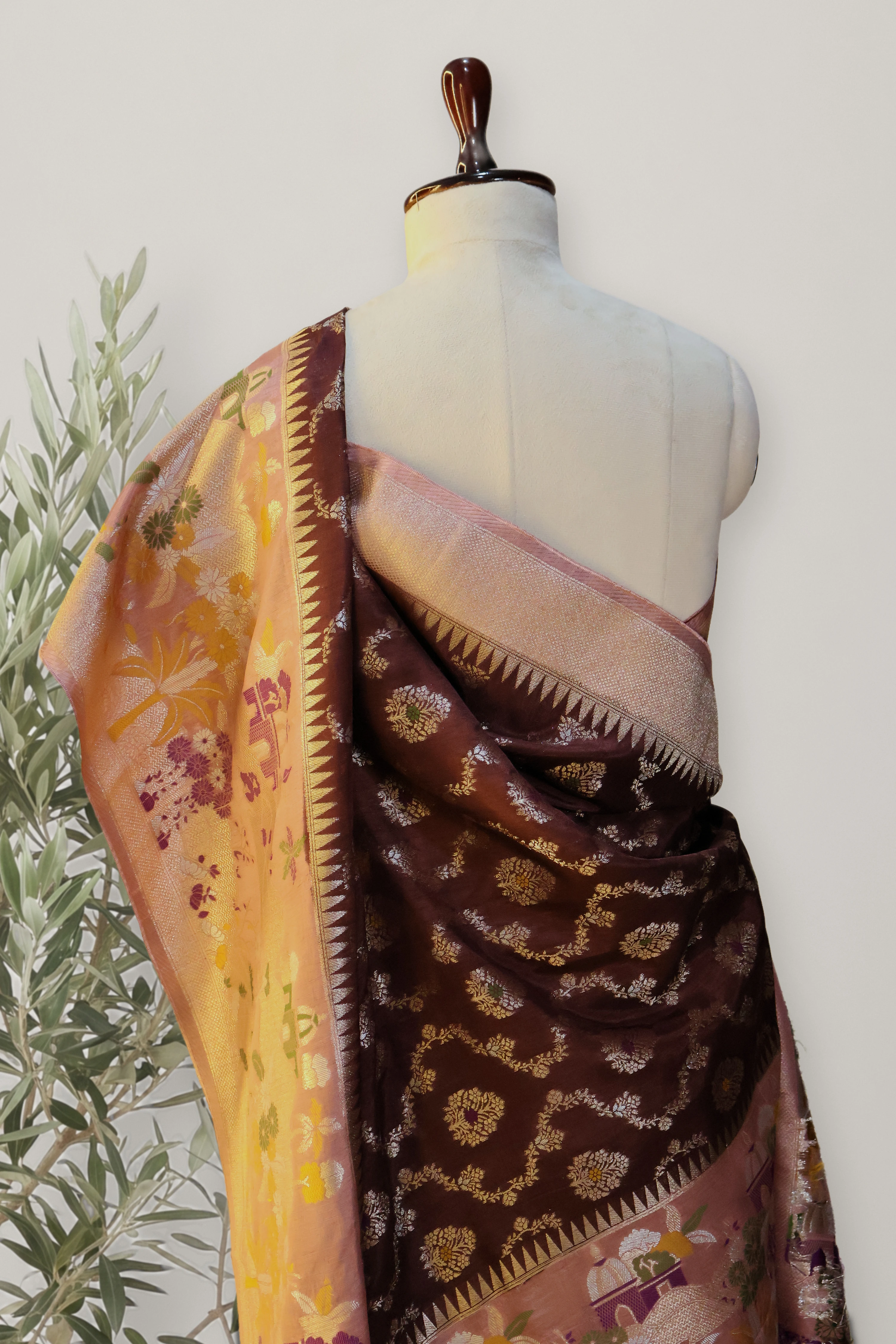 Saree 105: a detail of the work.