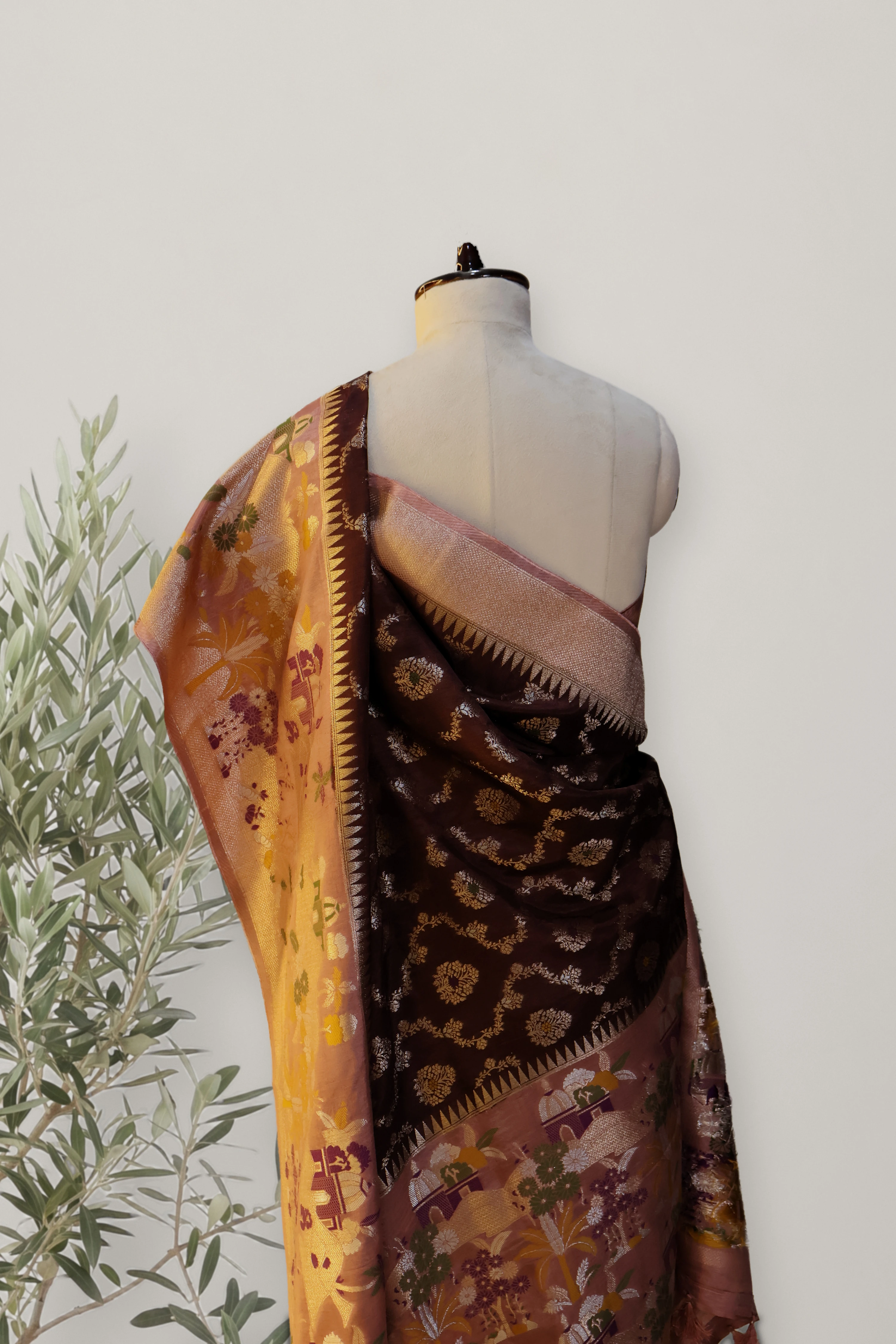 Saree 105: a detail of the work.