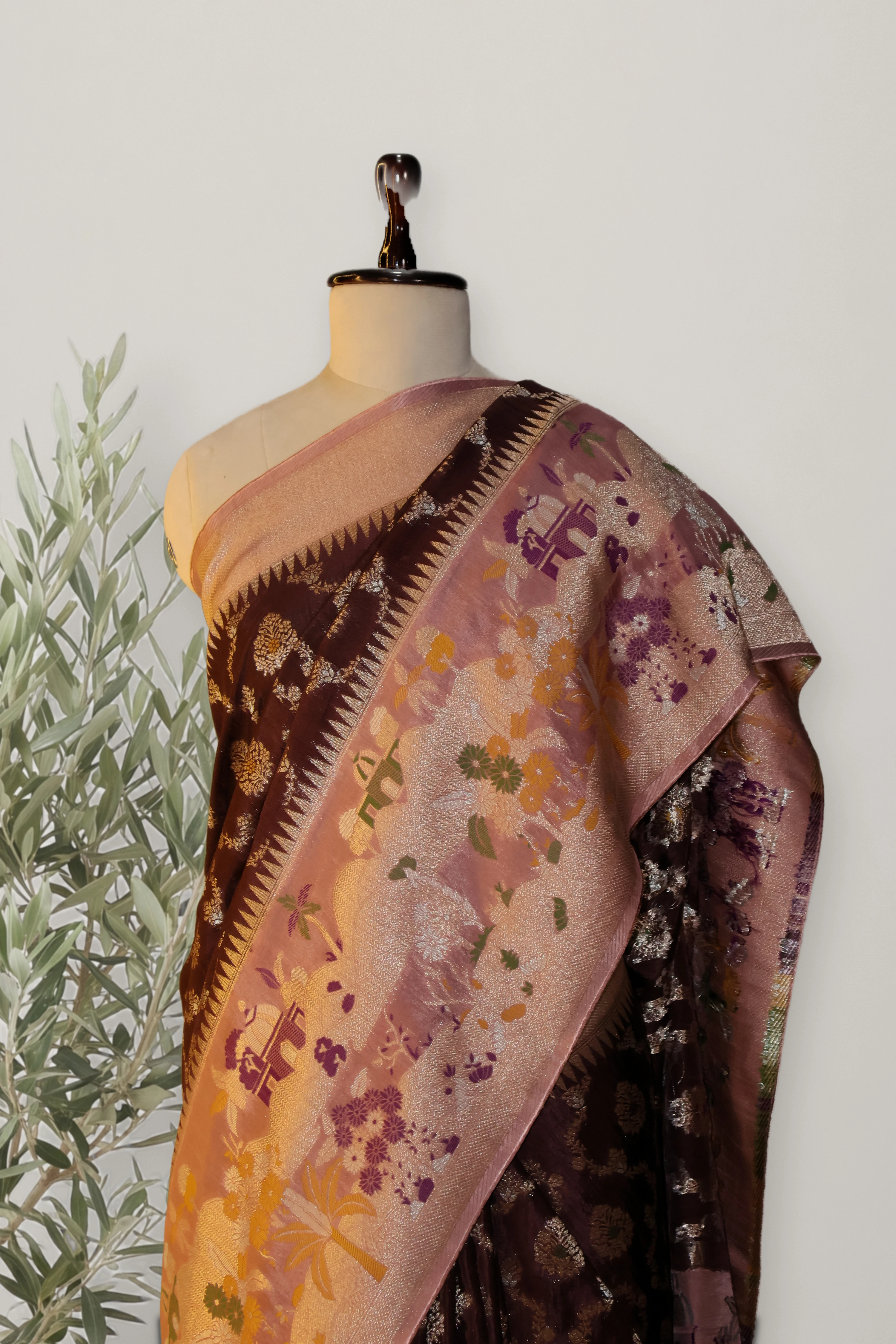 Saree 105: a detail of the work.