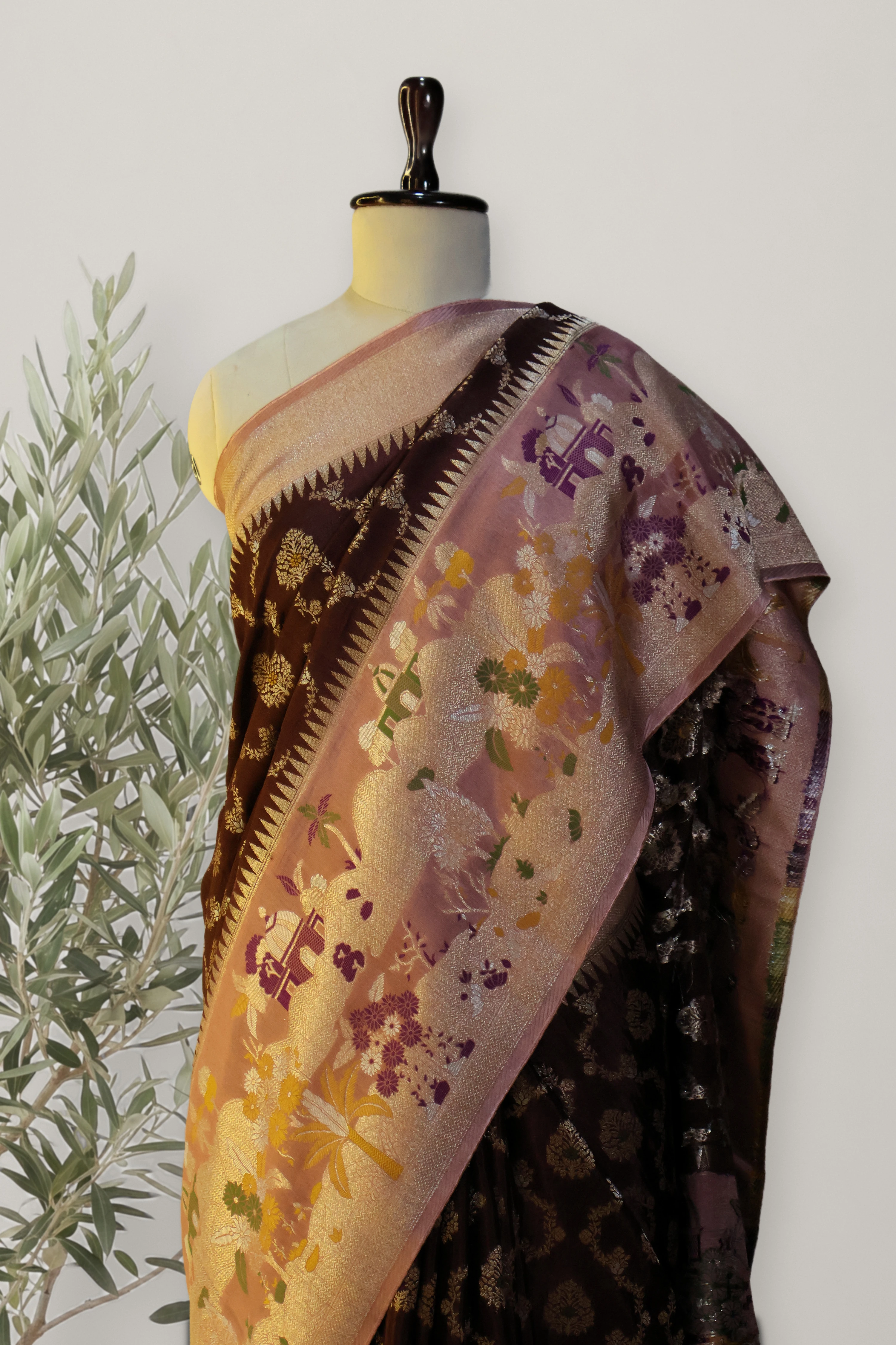 Saree 105: the whole piece, laid out.