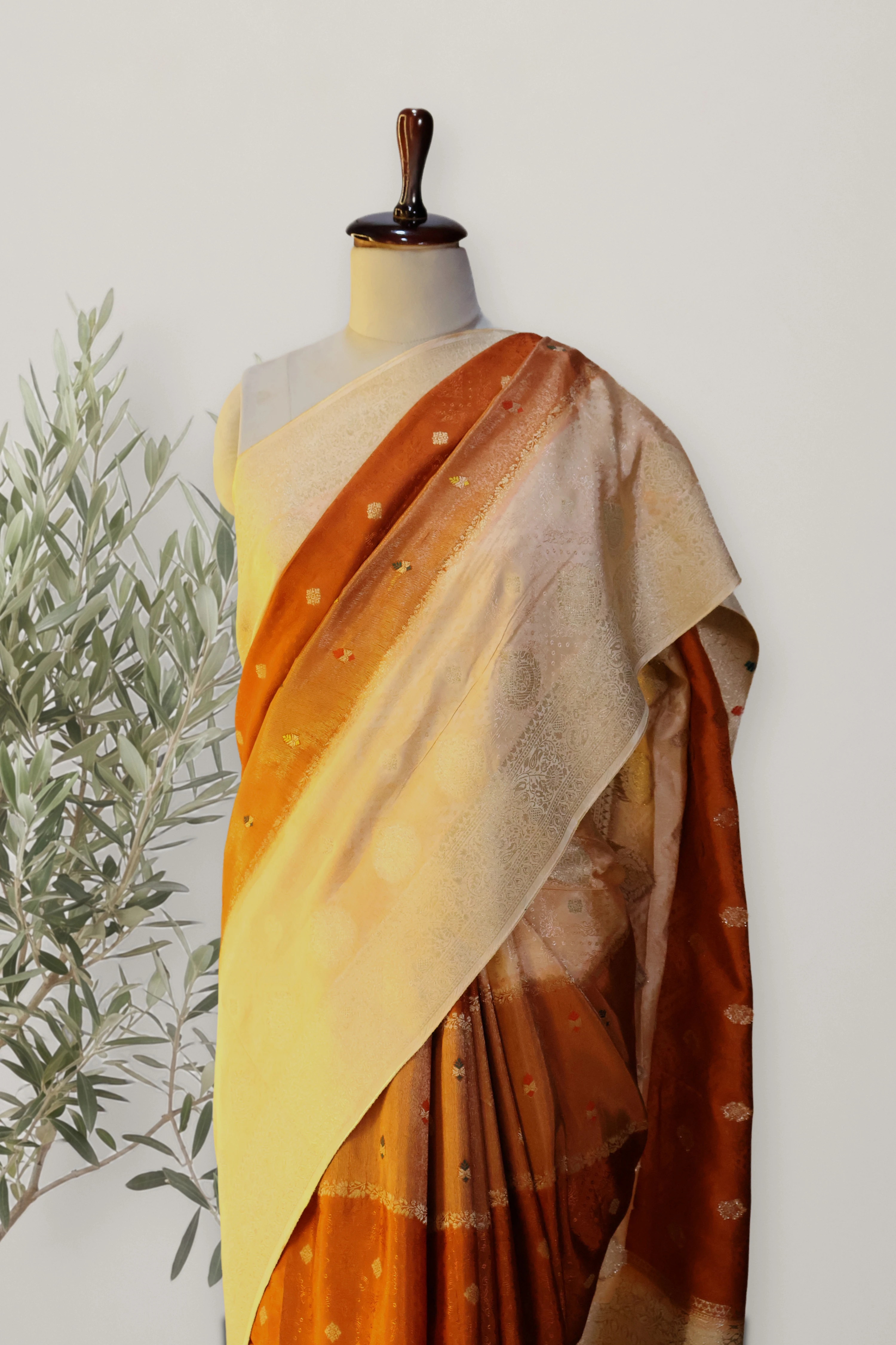 Saree 106: a detail of the work.
