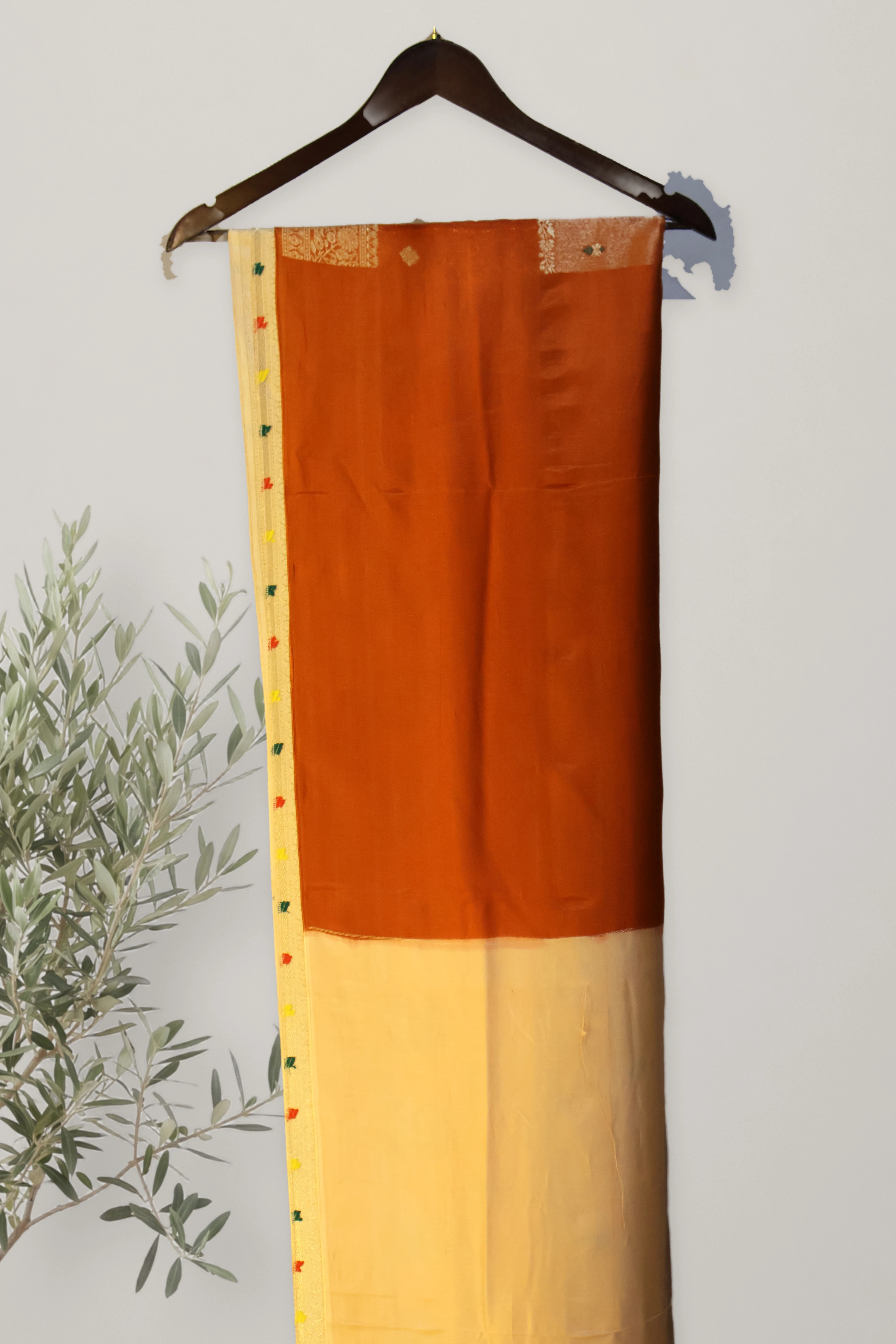 Saree 106: a detail of the work.