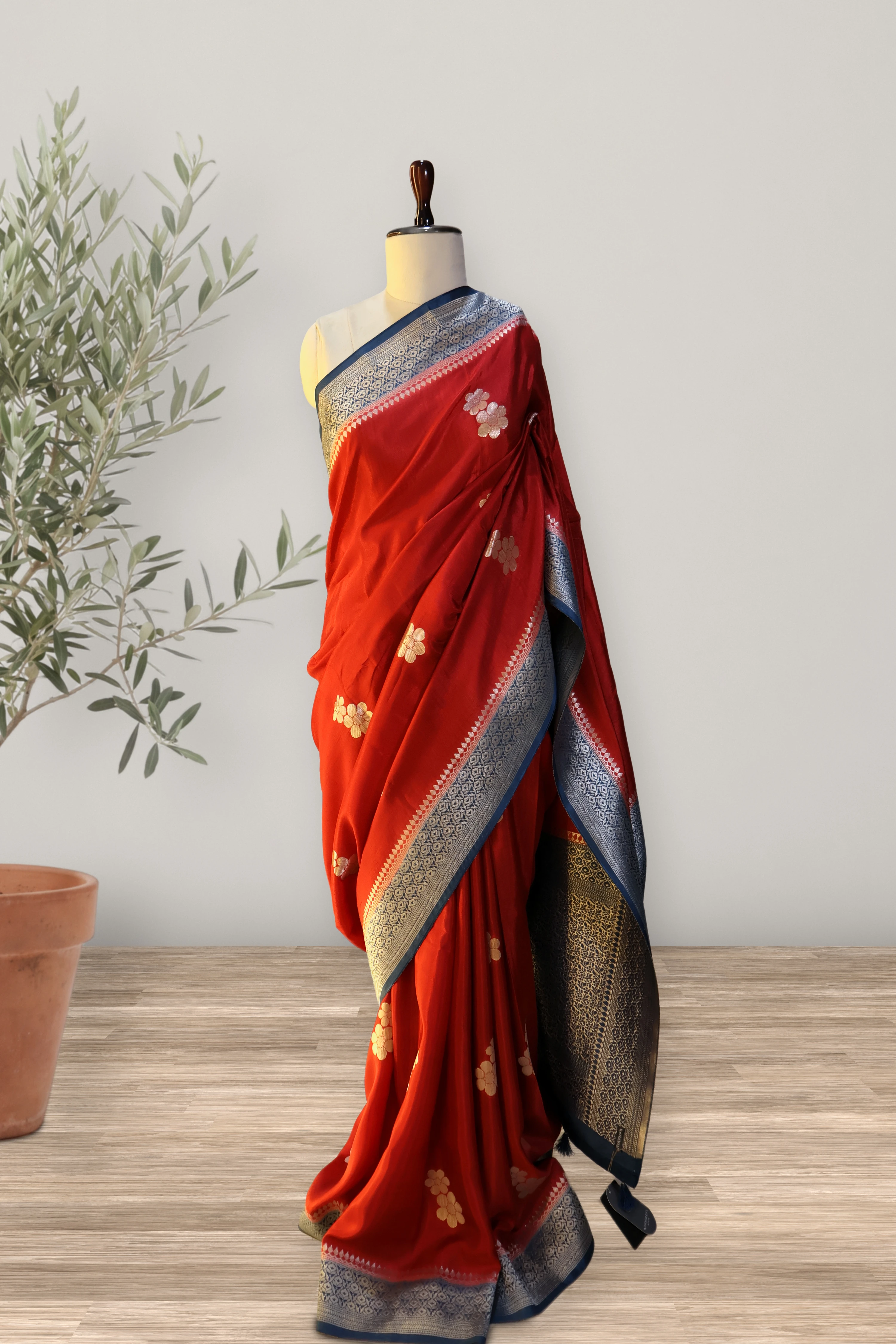 Saree 107: a detail of the work.