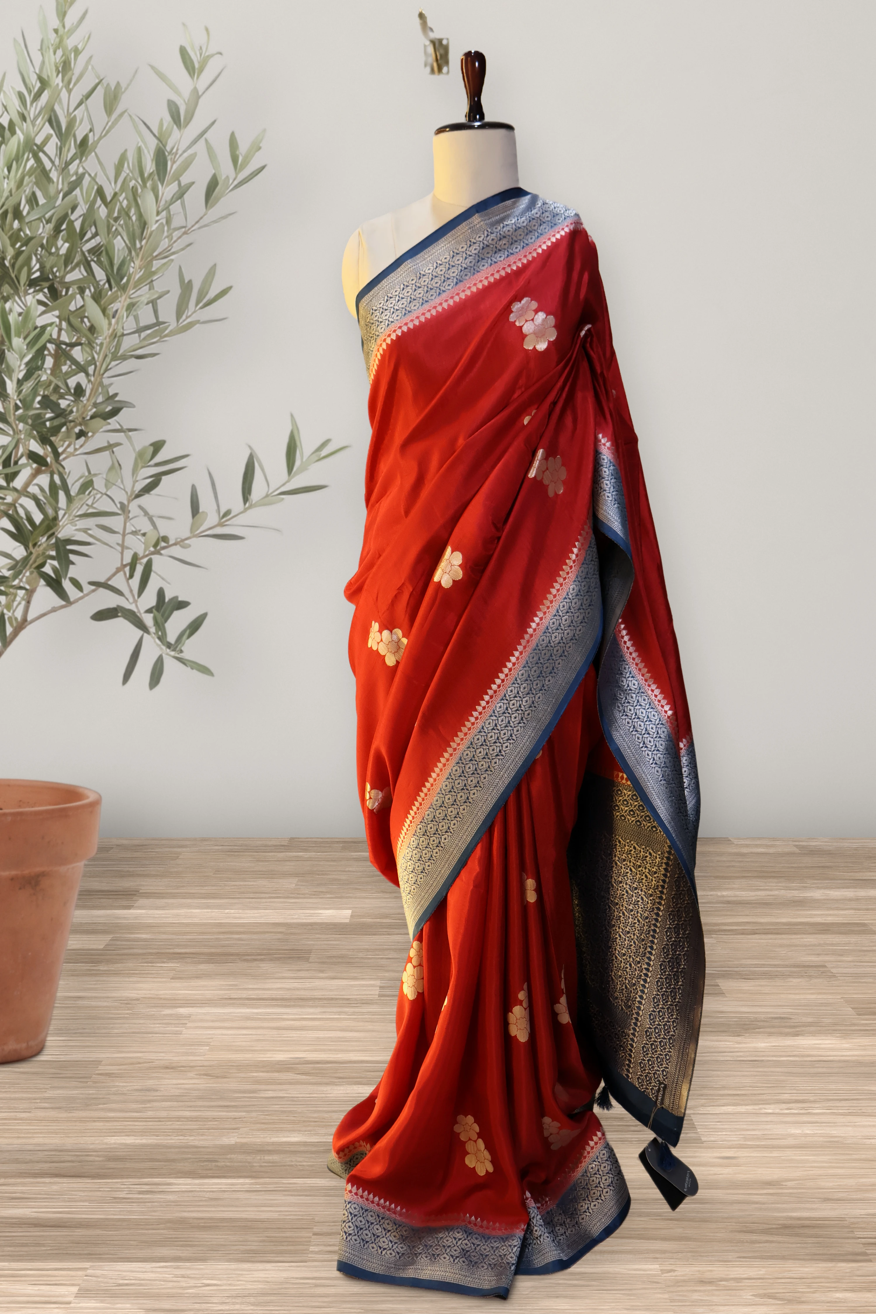 Saree 107: a detail of the work.
