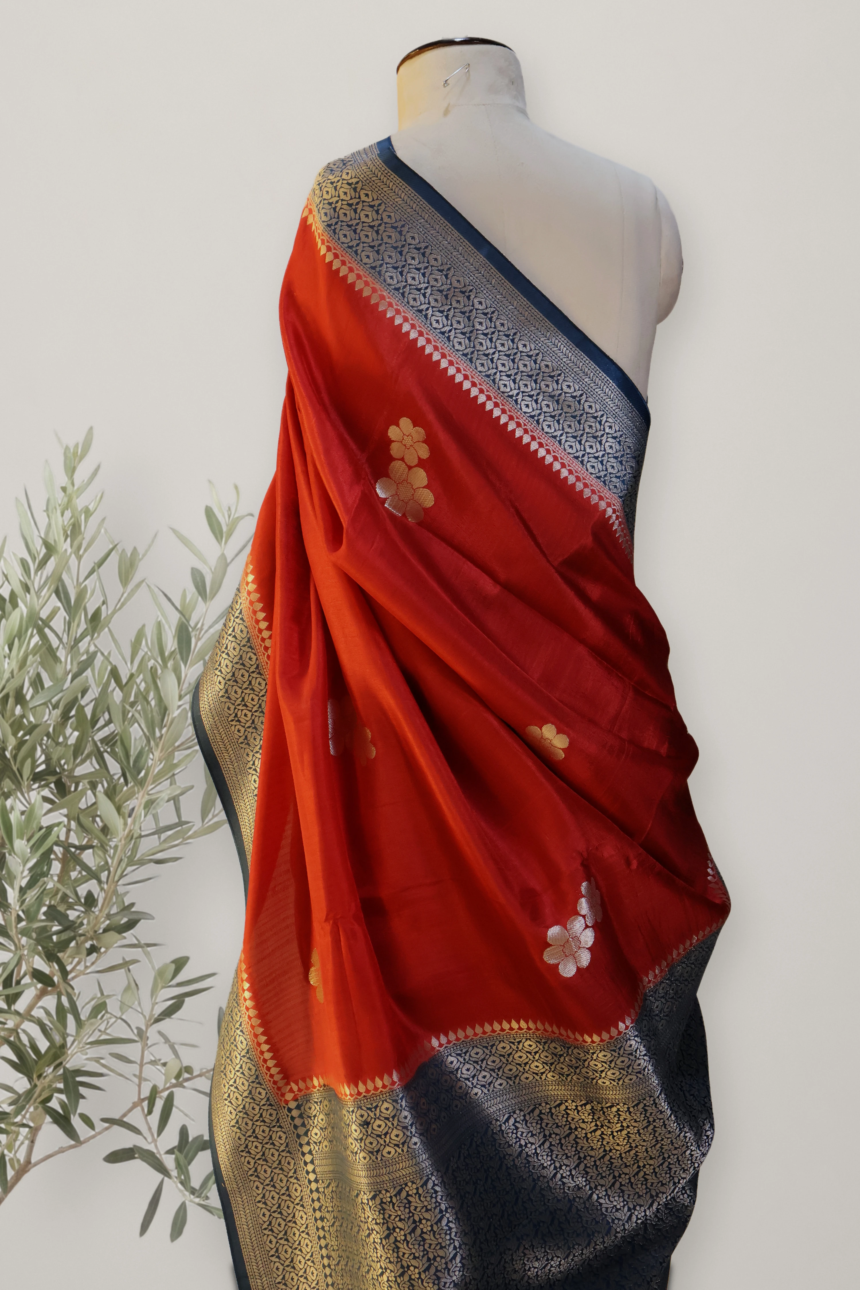 Saree 107: a detail of the work.