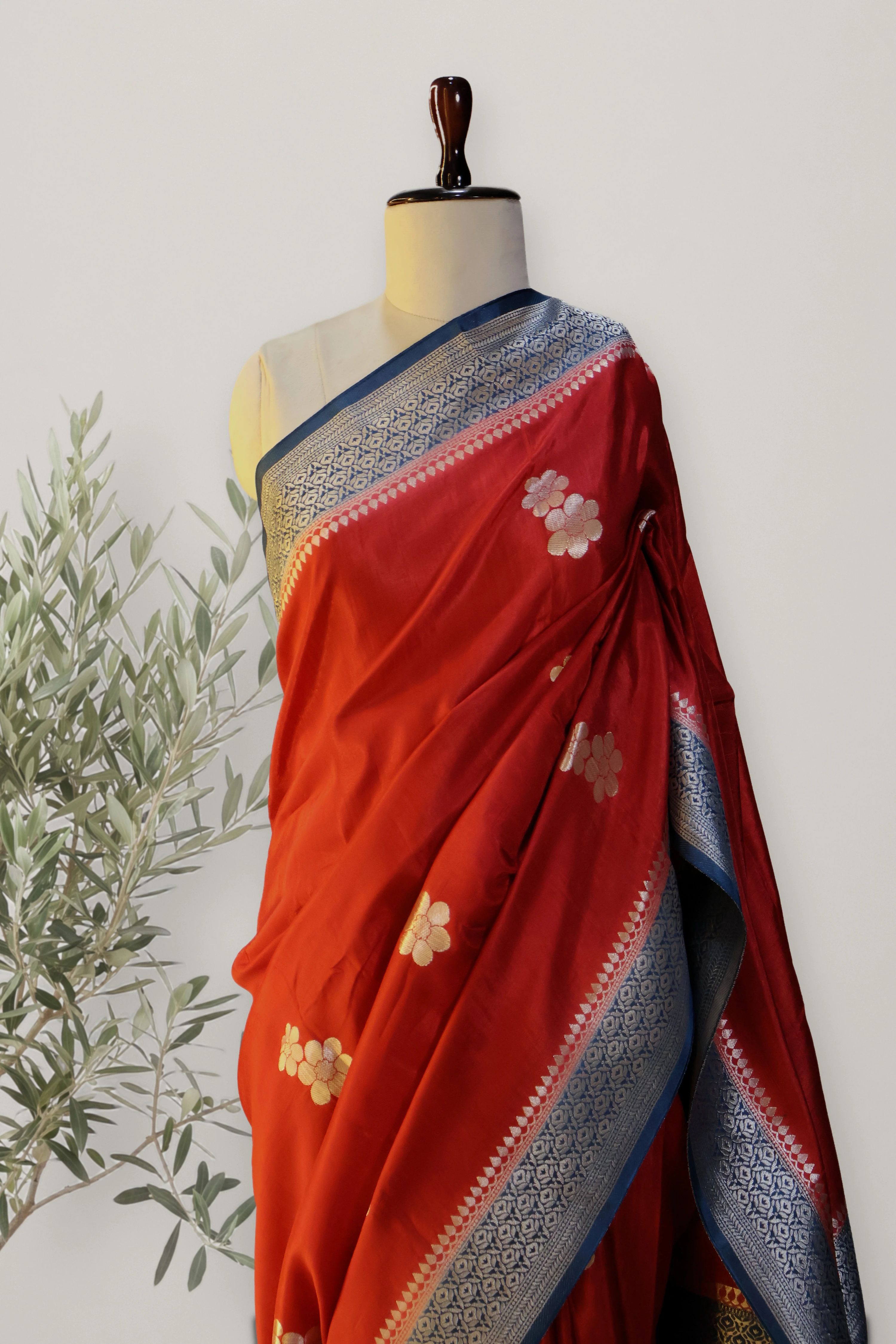 Saree 107: a detail of the work.