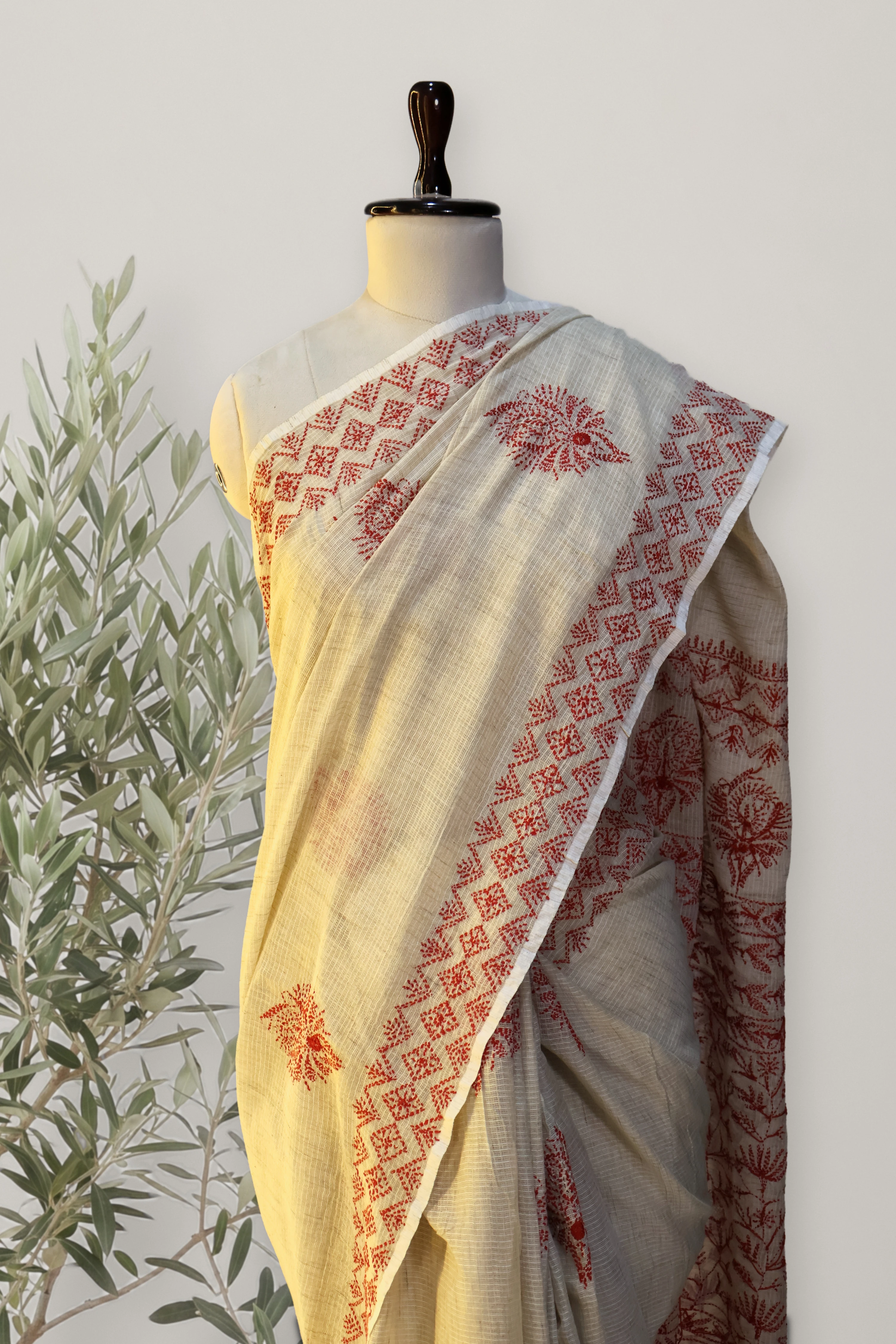 Lucknowi Chikankari Kota Doria Saree: a detail of the work. Chikankari Kota Doria.