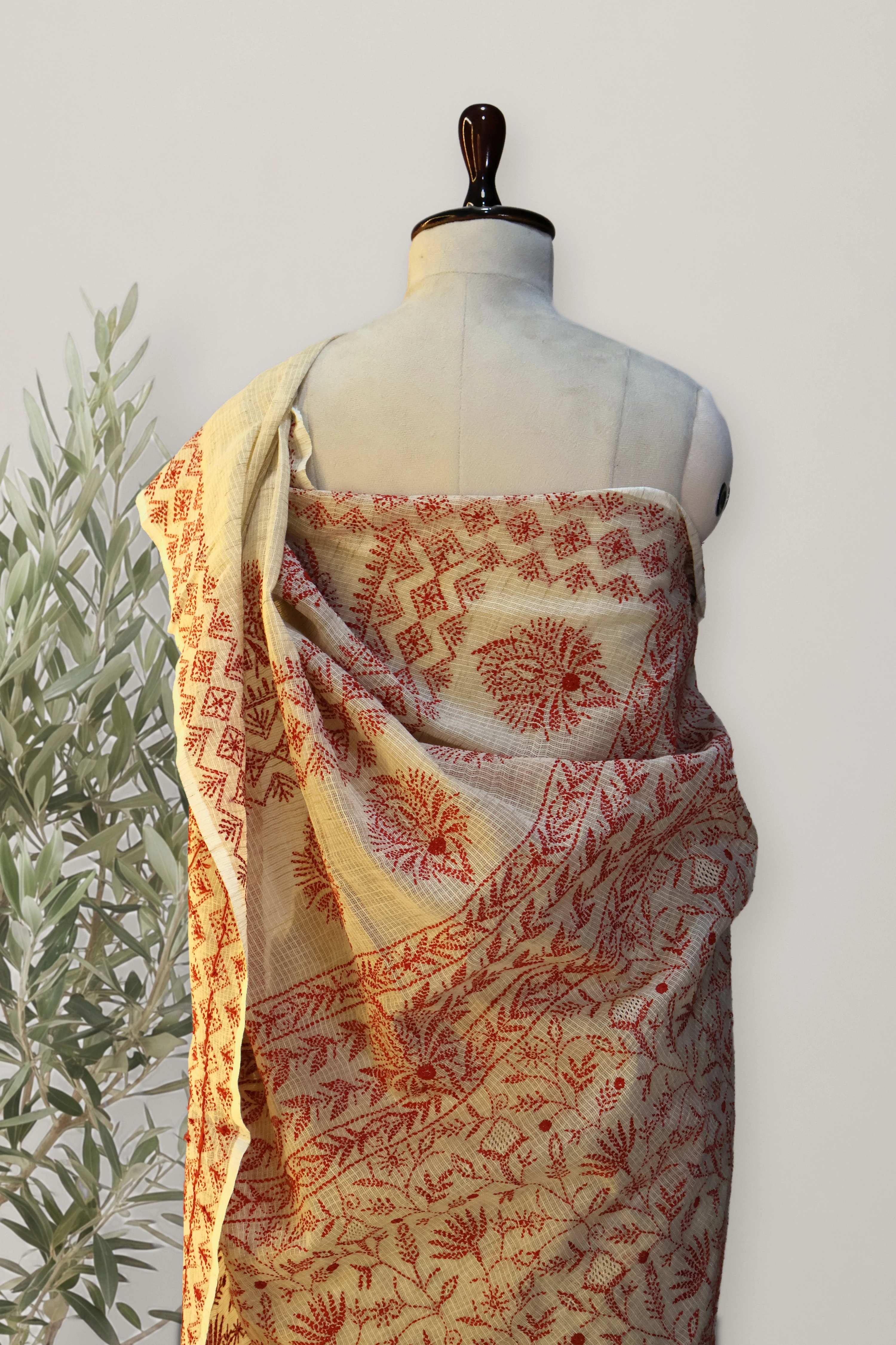Lucknowi Chikankari Kota Doria Saree: a detail of the work. Chikankari Kota Doria.