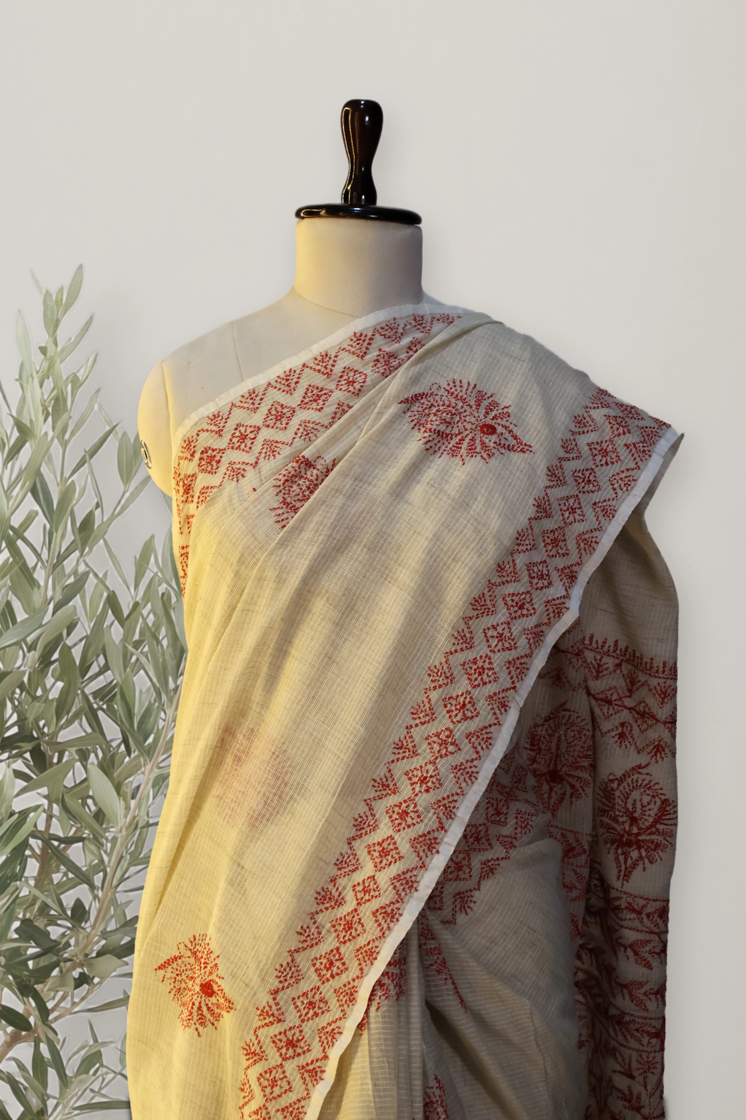 Lucknowi Chikankari Kota Doria Saree: a detail of the work. Chikankari Kota Doria.