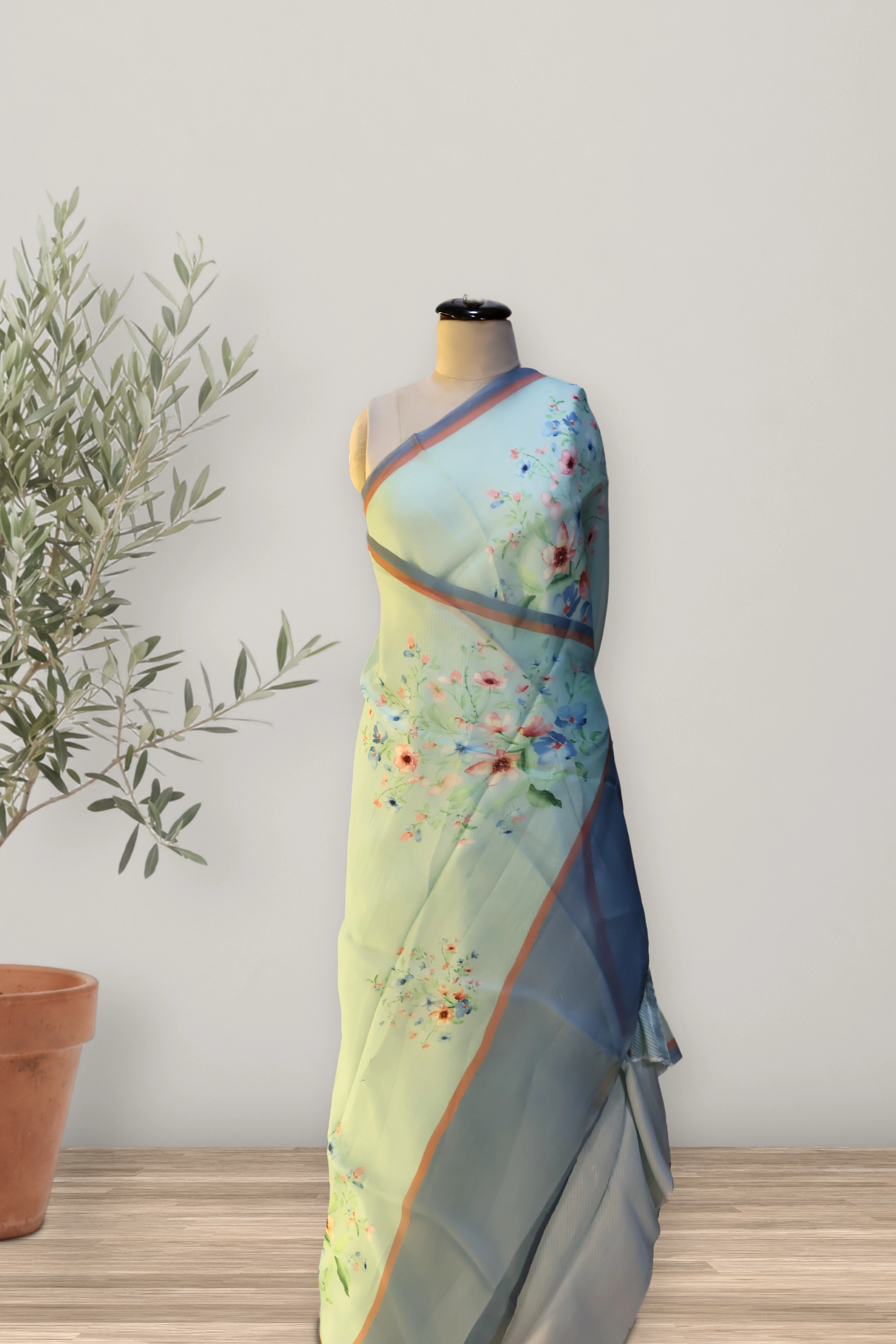 Alia Floral Organza Saree: a detail of the work. Organza.