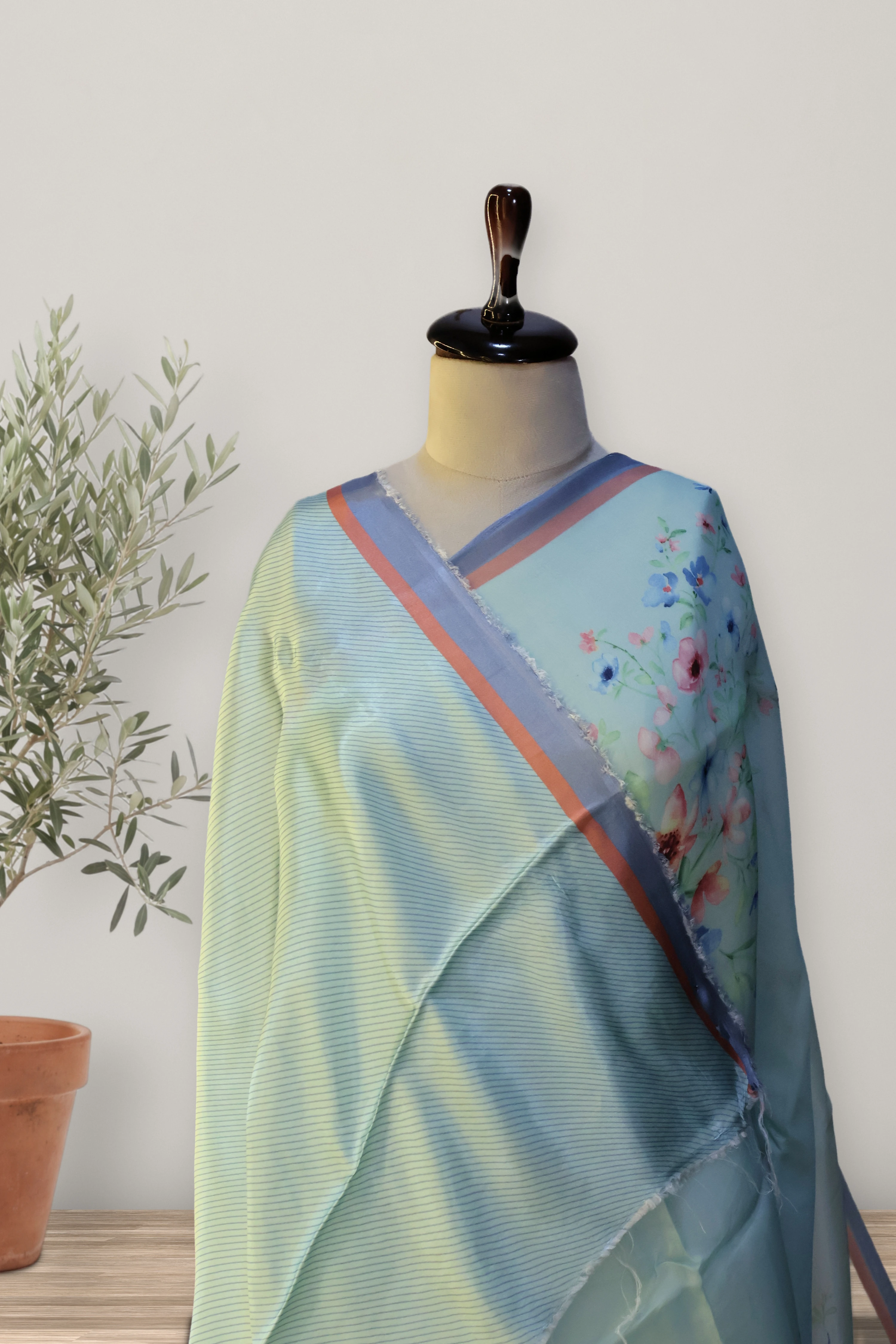 Alia Floral Organza Saree: a detail of the work. Organza.