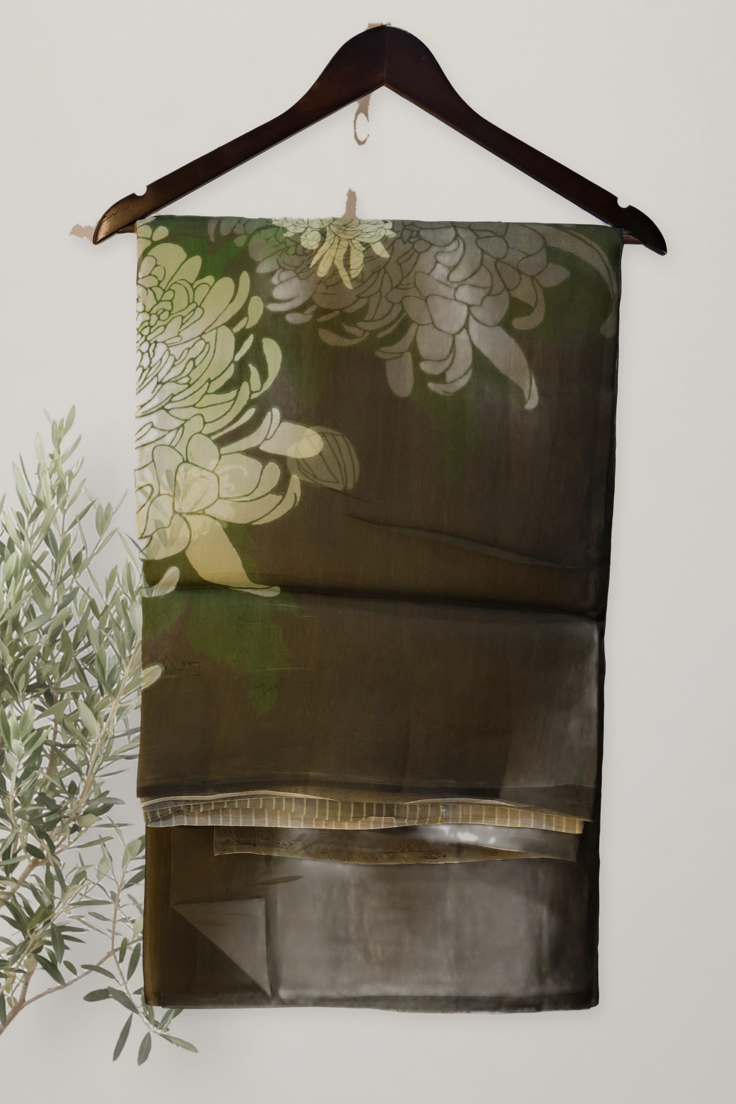 Alia Floral Organza: a detail of the work. Satin Organza Blend.
