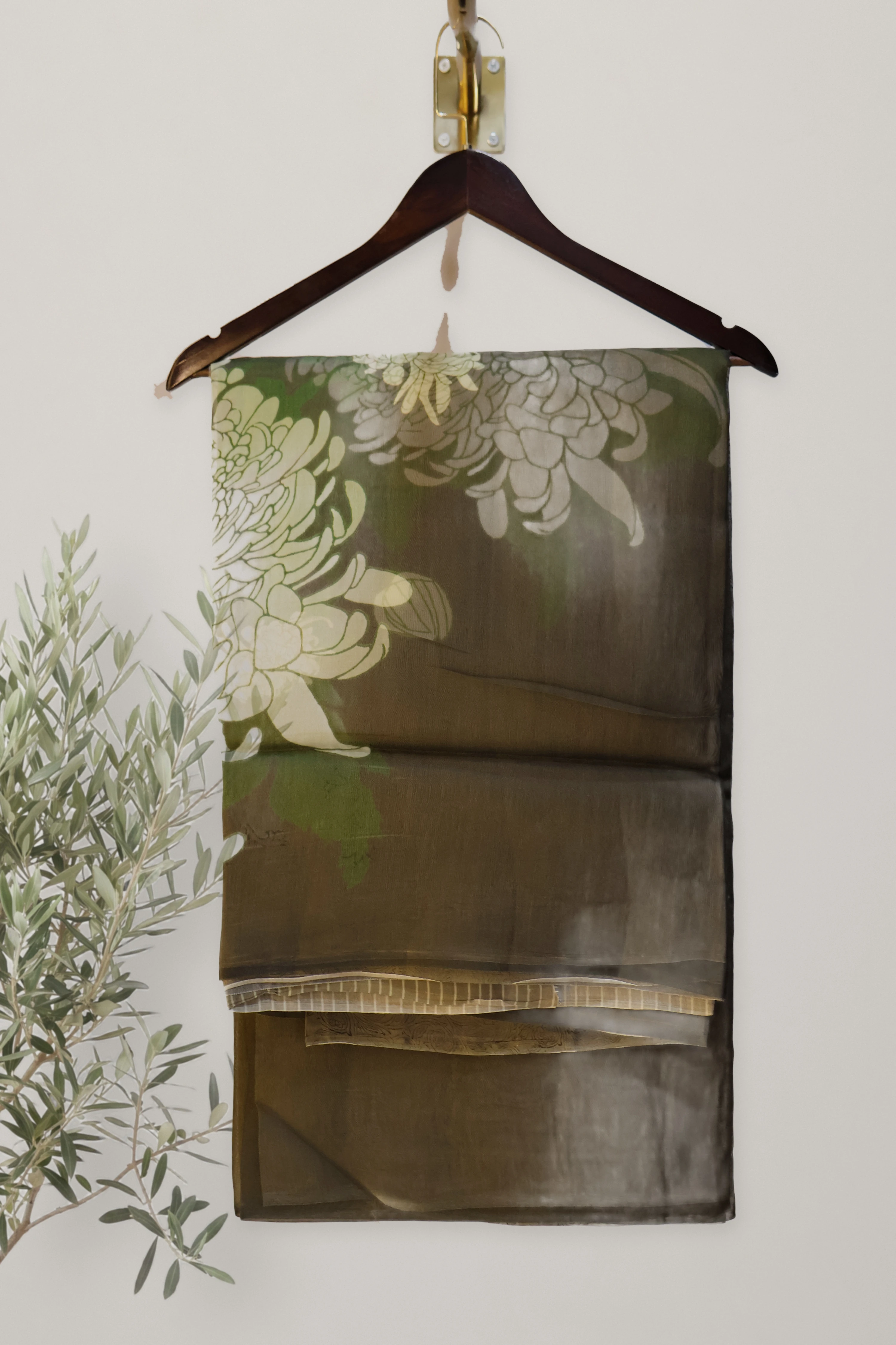 Alia Floral Organza: a detail of the work. Satin Organza Blend.