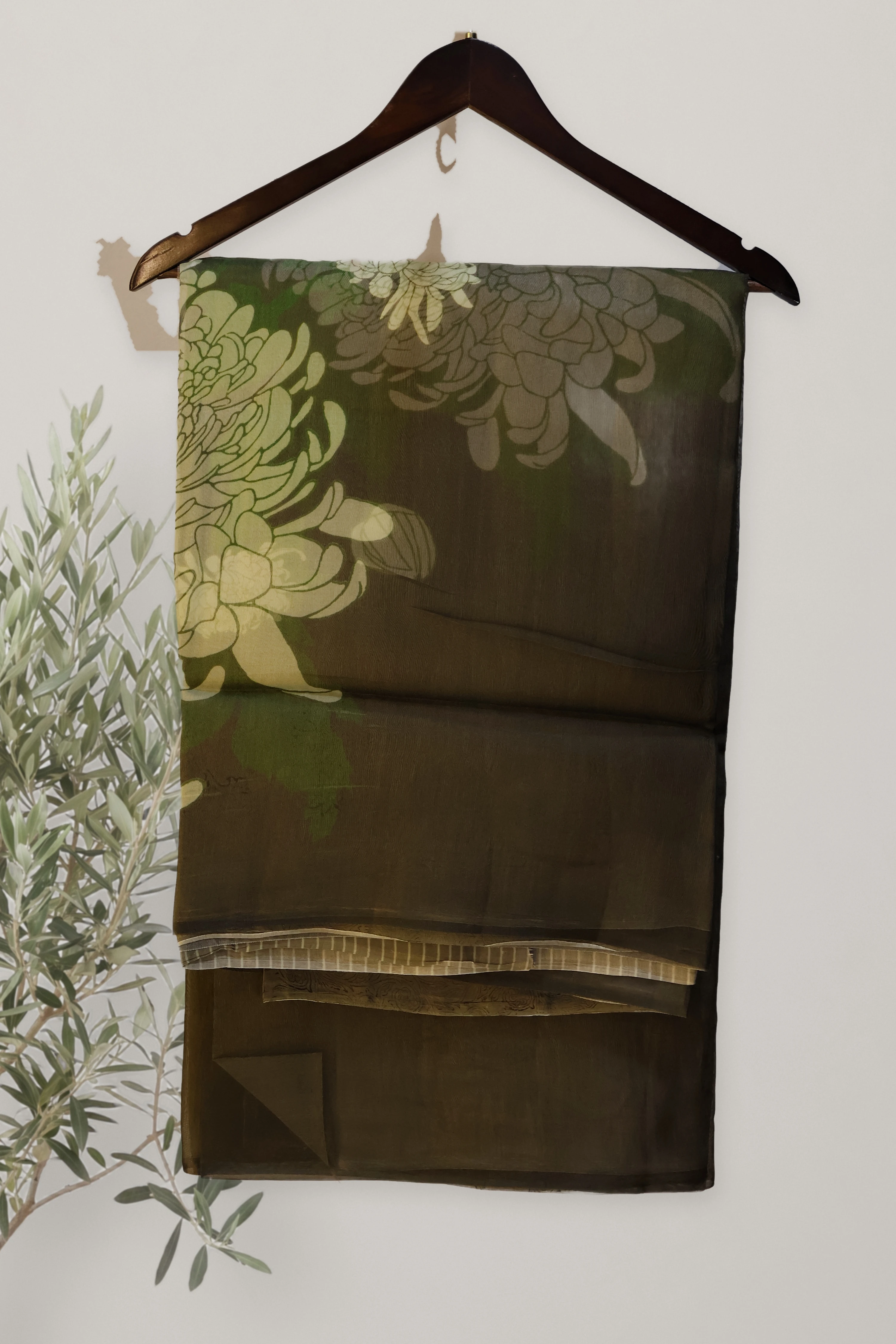 Alia Floral Organza: a detail of the work. Satin Organza Blend.