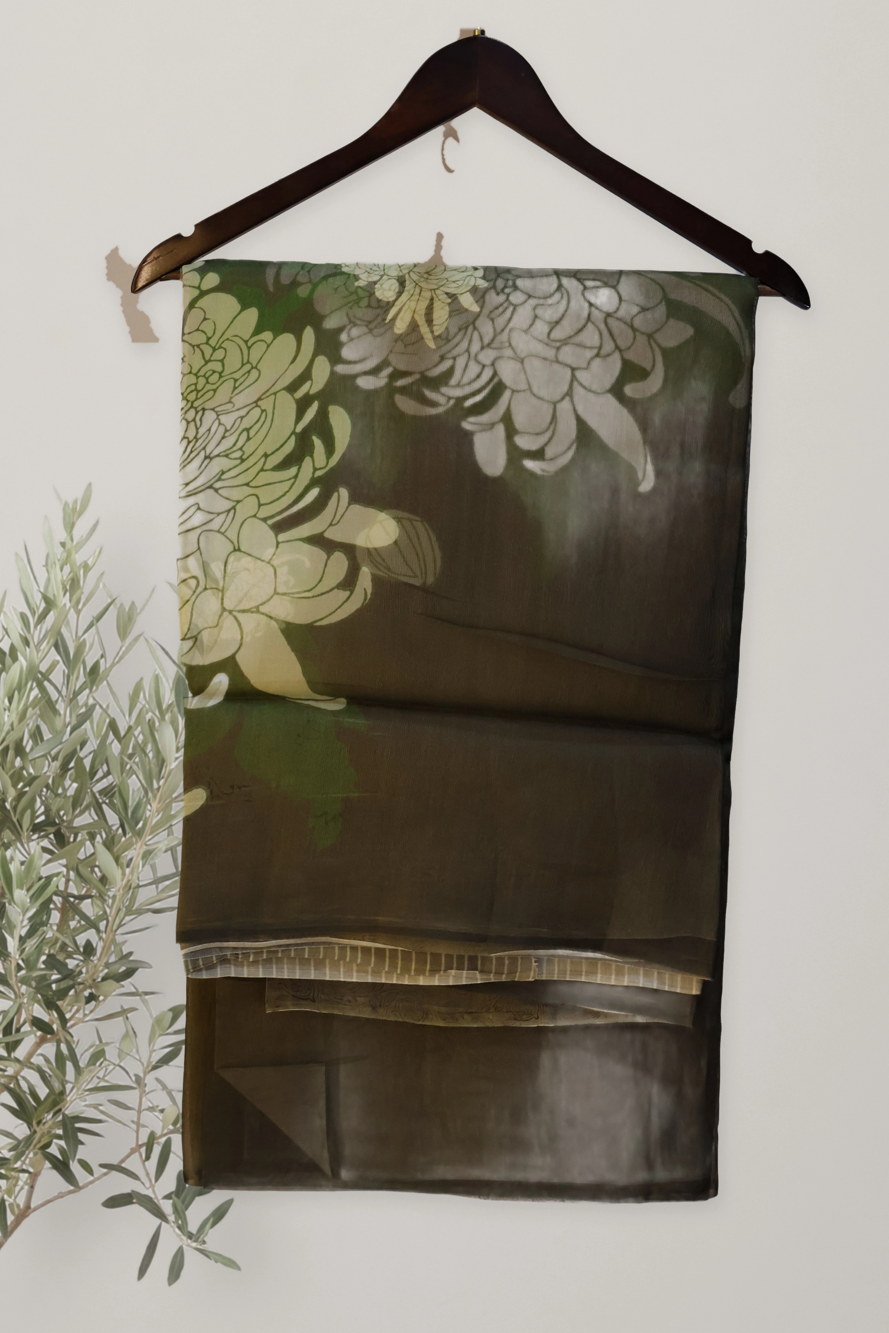 Alia Floral Organza: a detail of the work. Satin Organza Blend.