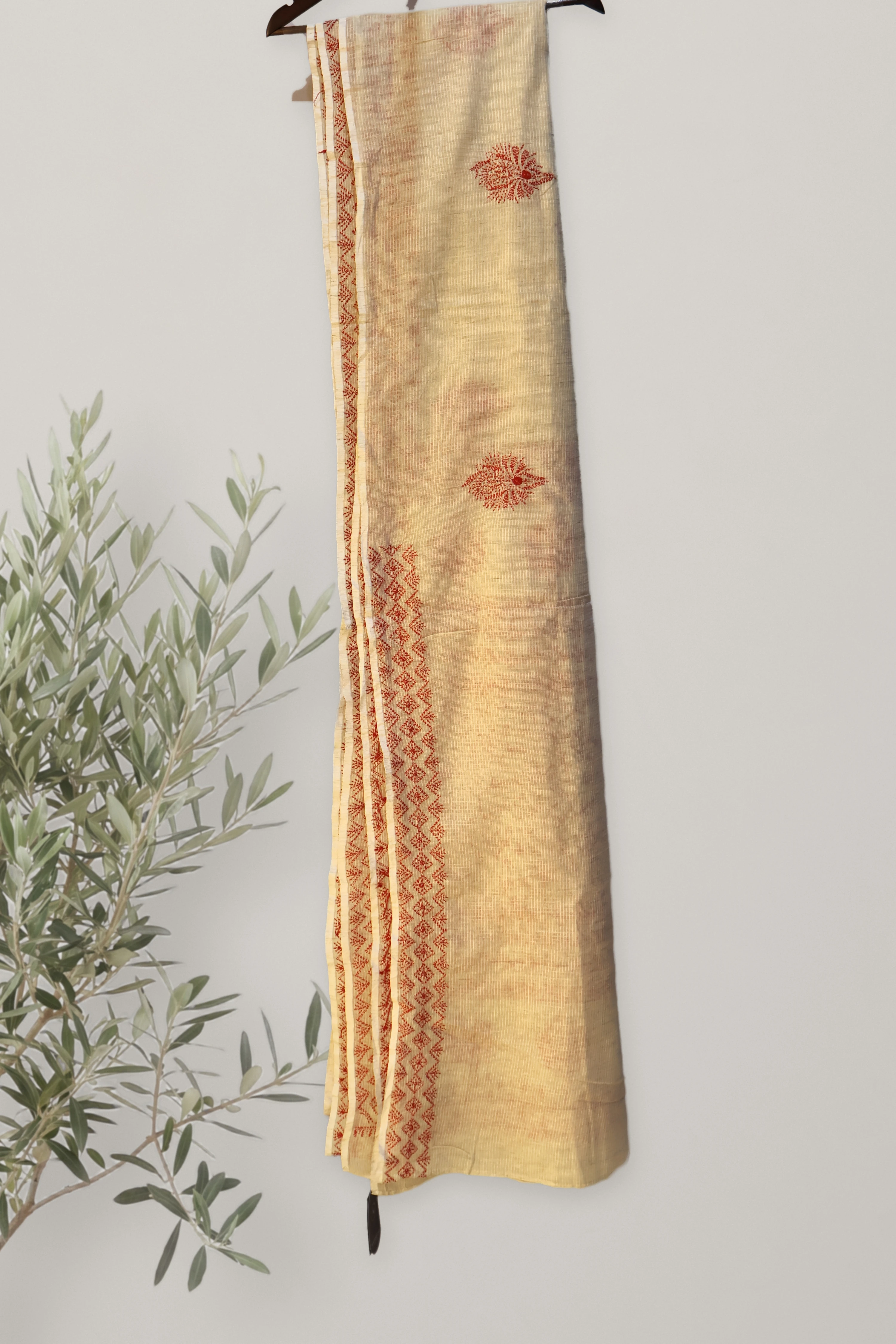 Saree 114: a detail of the work.