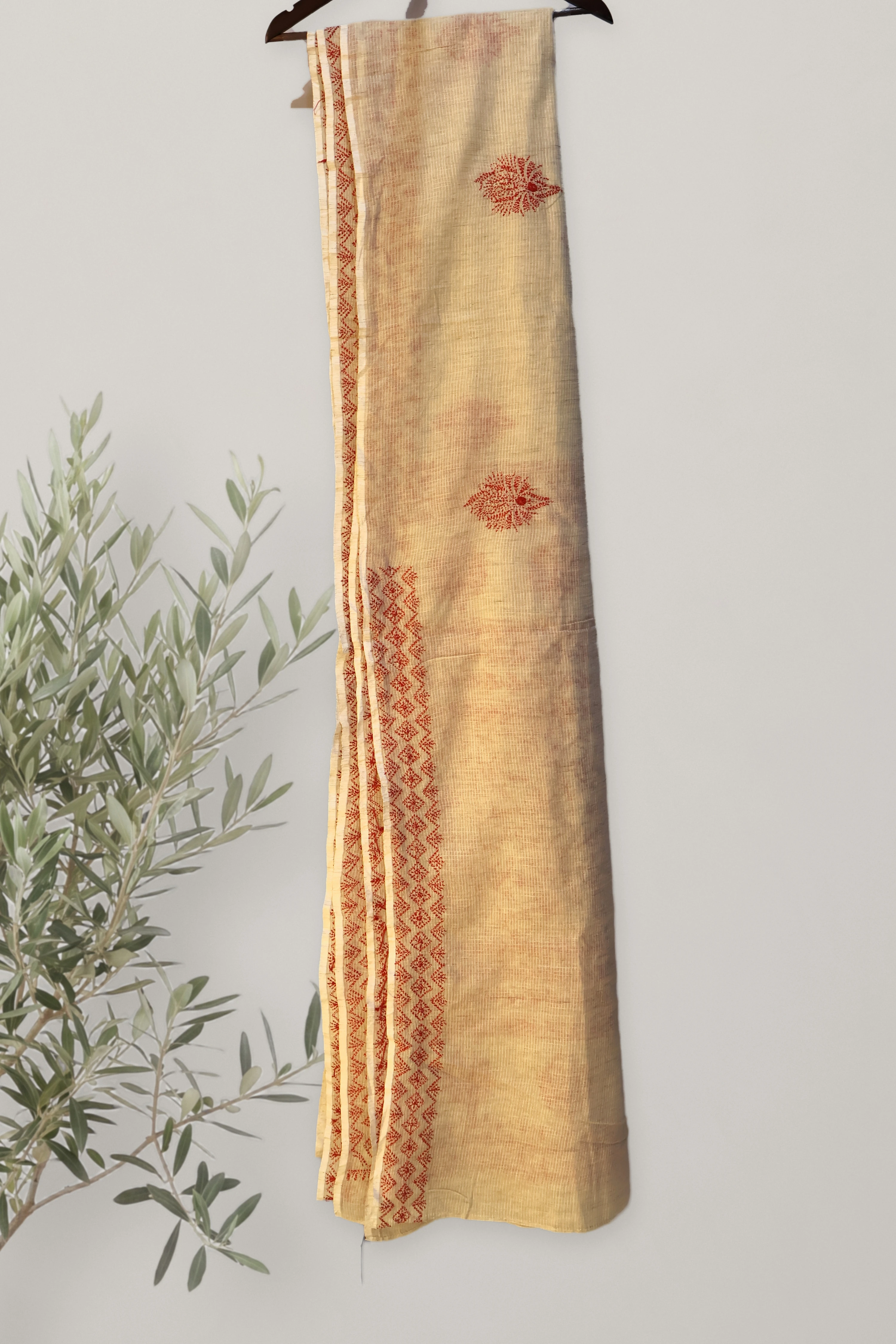 Saree 114: a detail of the work.