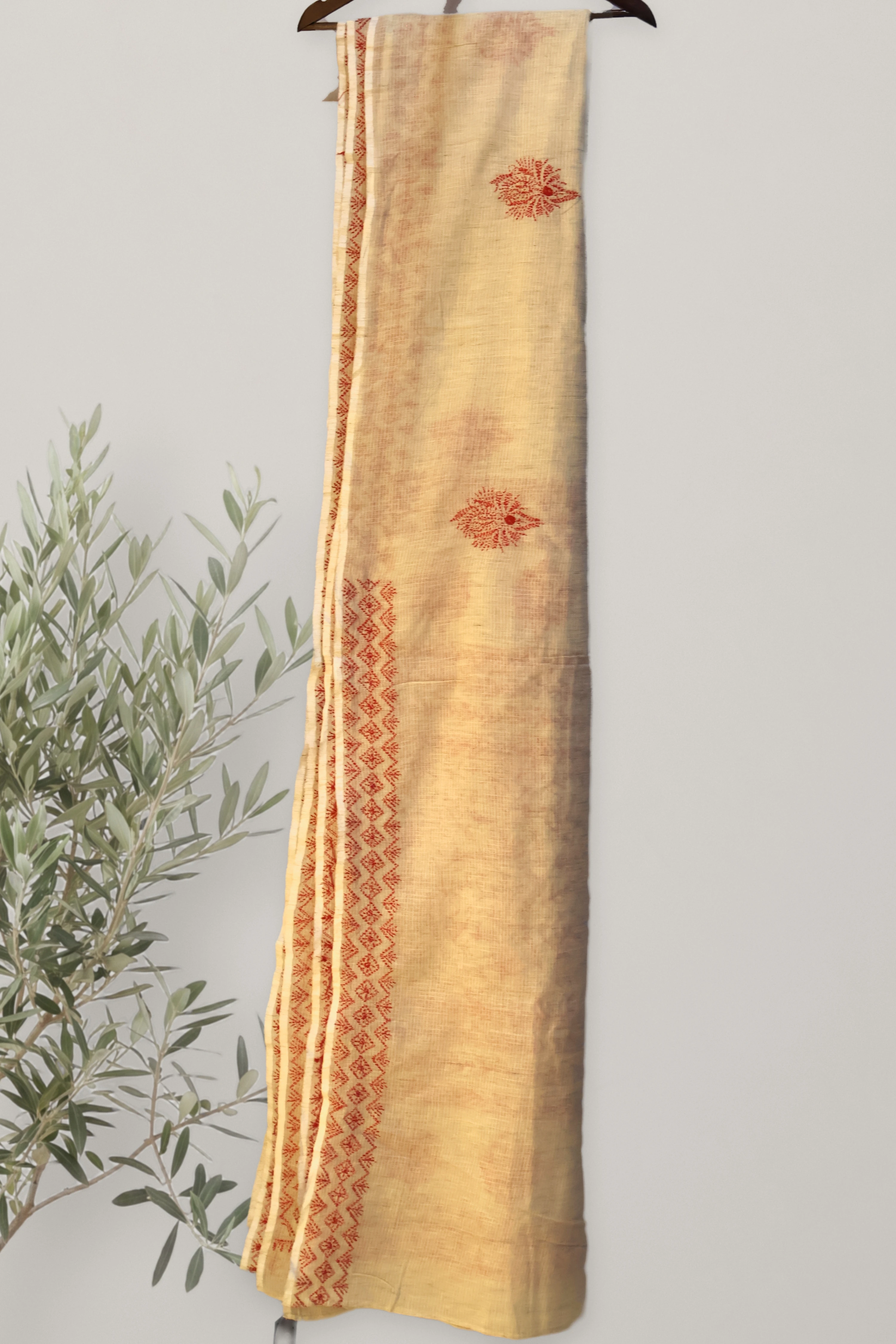 Saree 114: a detail of the work.