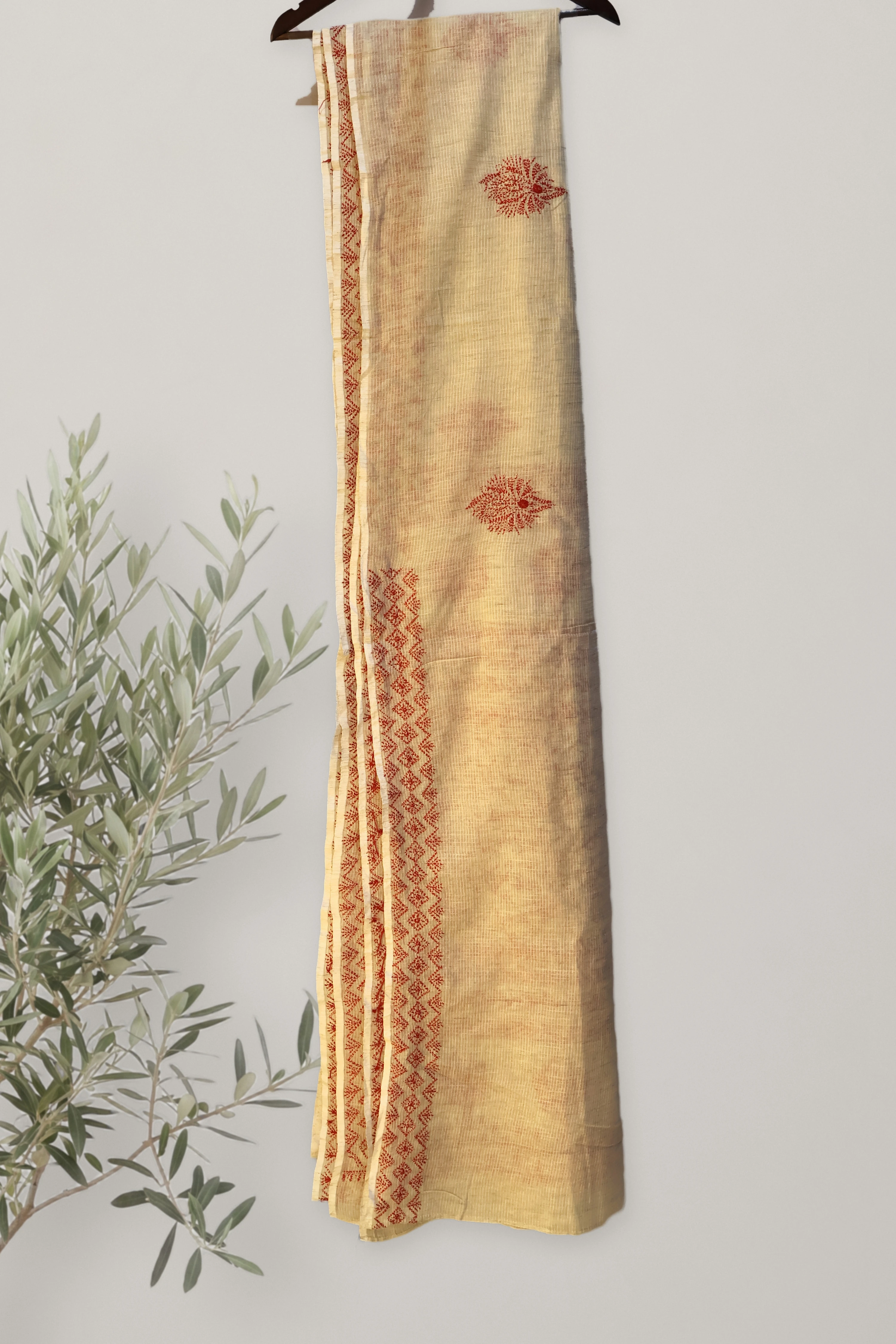 Saree 114: a detail of the work.