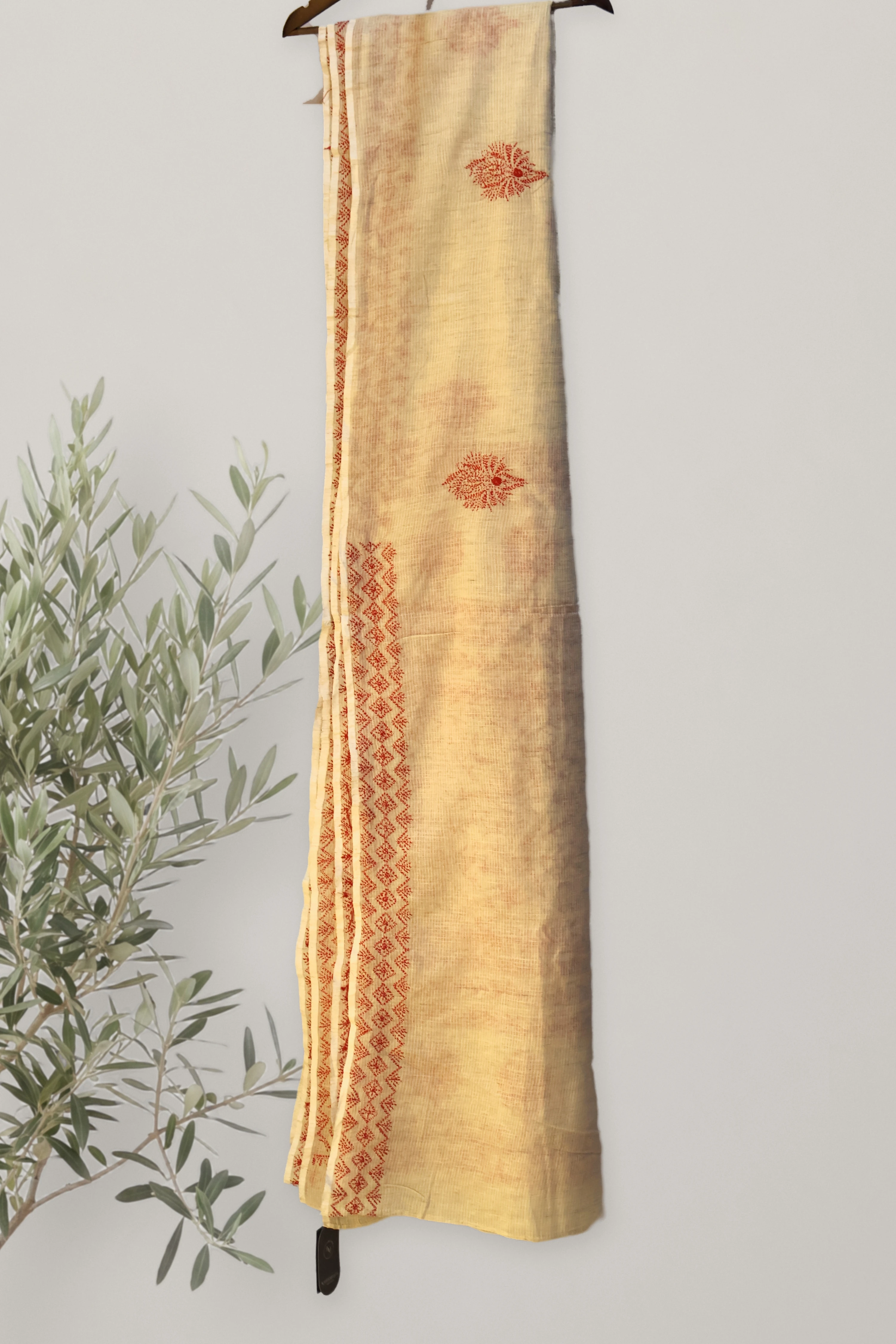 Saree 114: the whole piece, laid out.