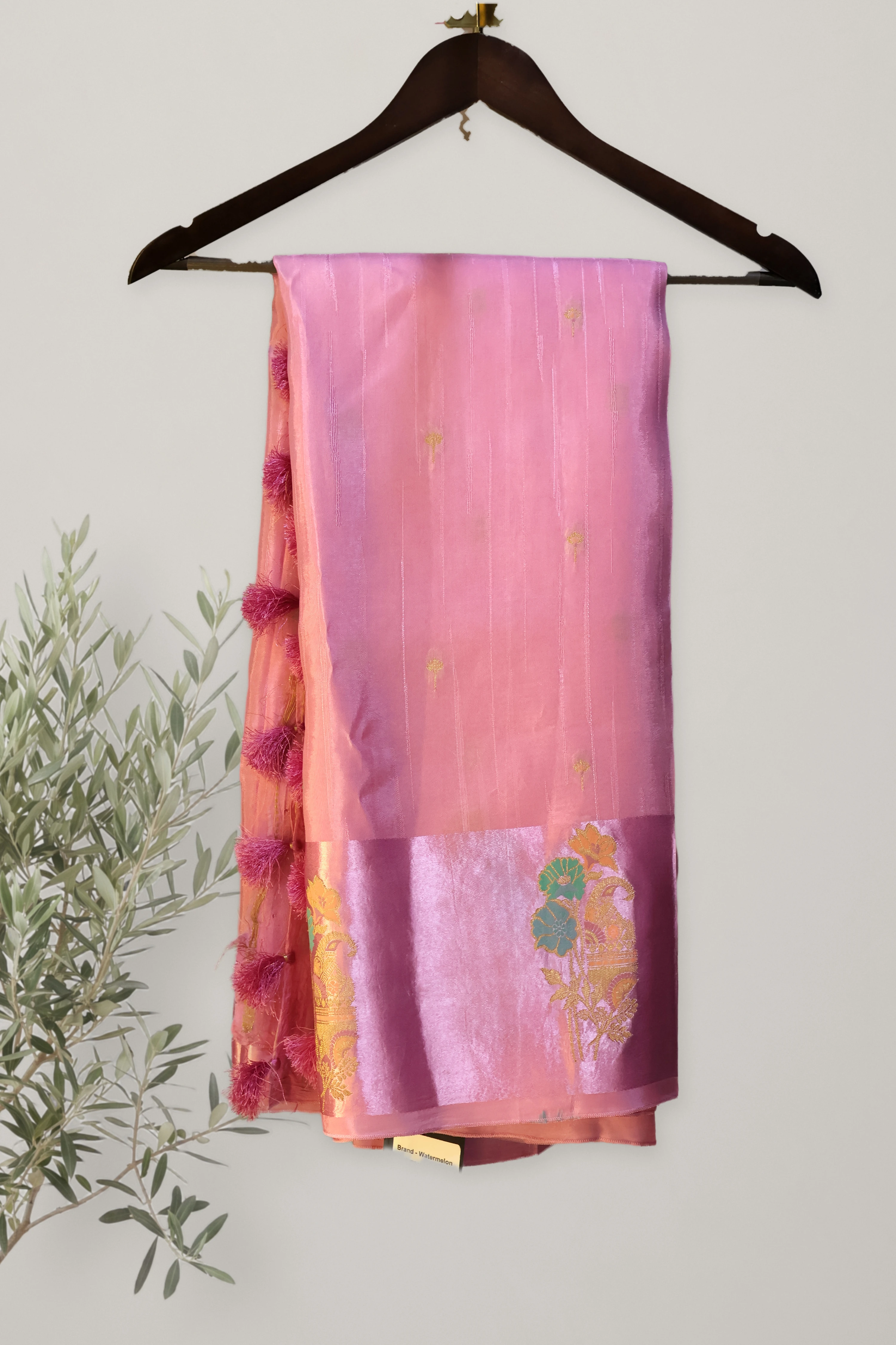 Saree 118: a detail of the work.