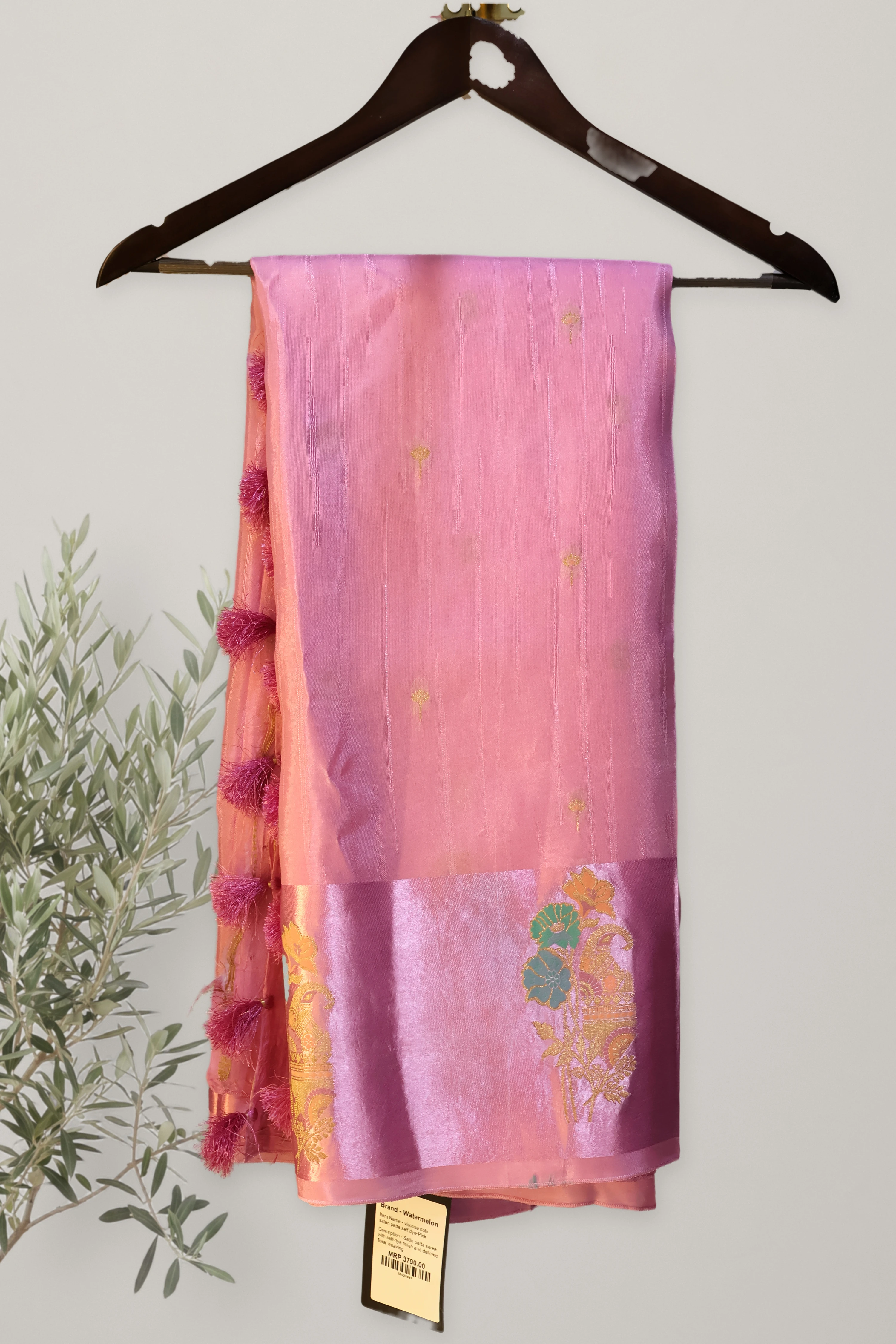 Saree 118: a detail of the work.
