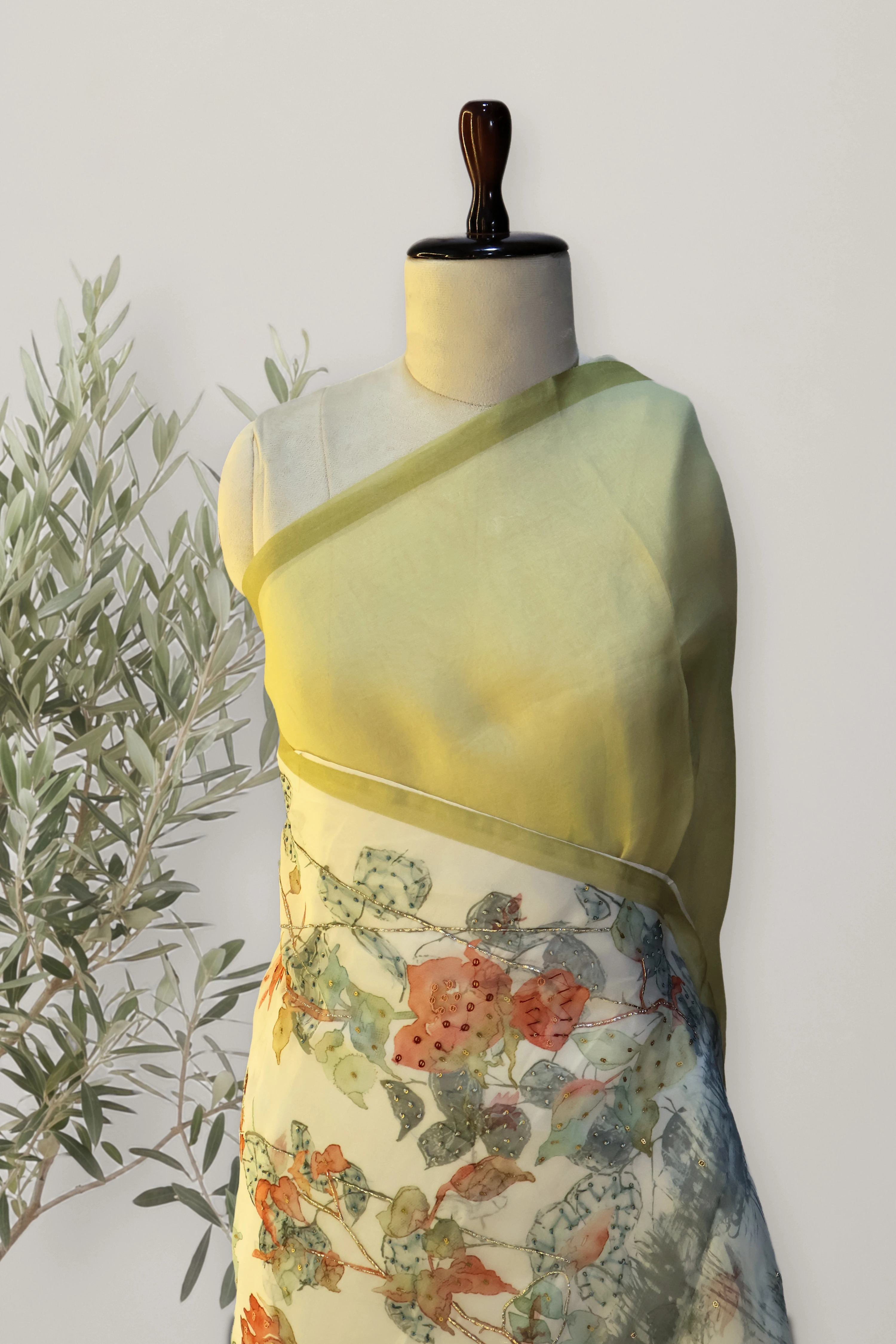 Bloomscape Pitha Silk: a detail of the work. Pure Pitha Silk Organza.