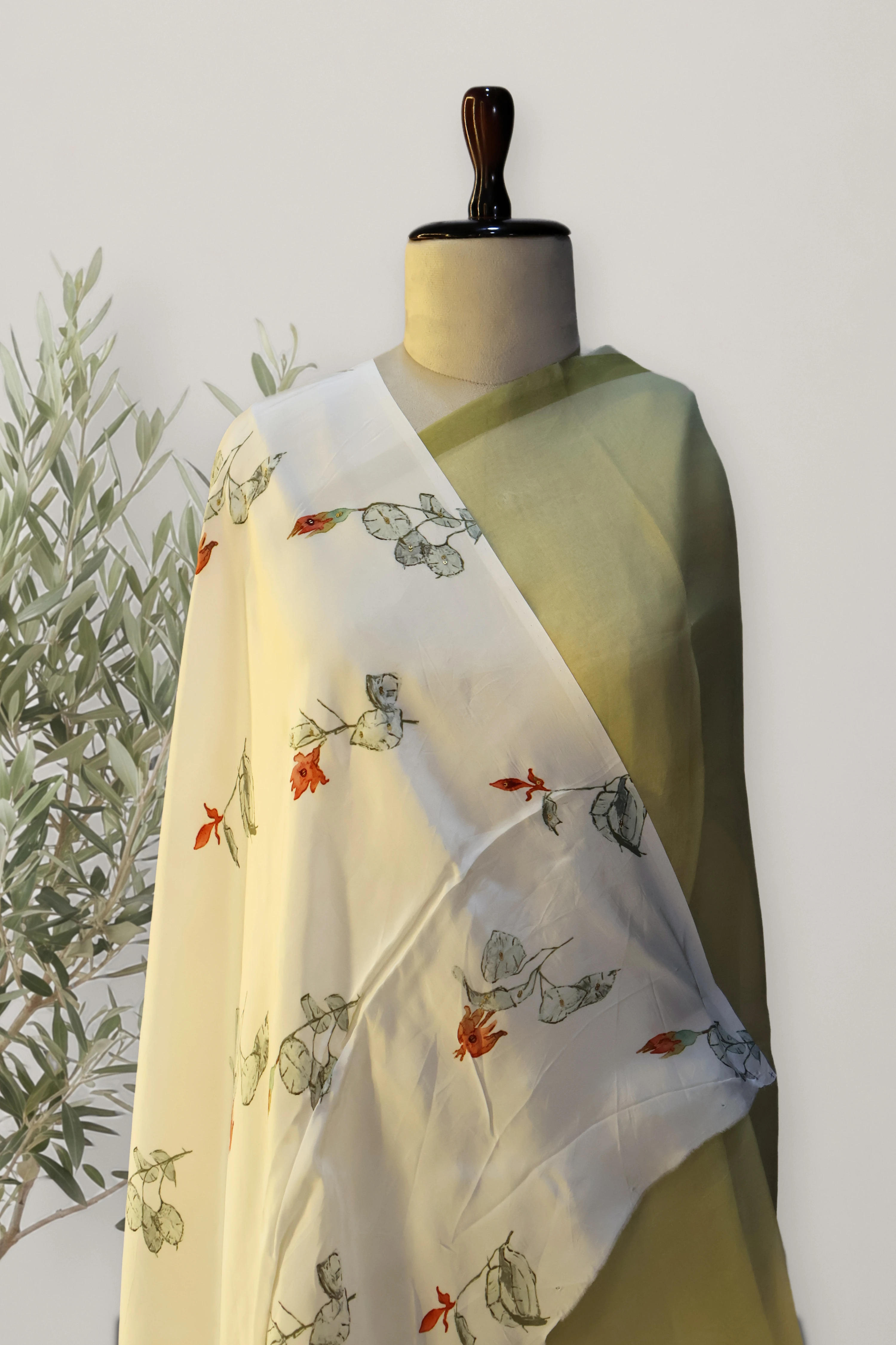 Bloomscape Pitha Silk: a detail of the work. Pure Pitha Silk Organza.