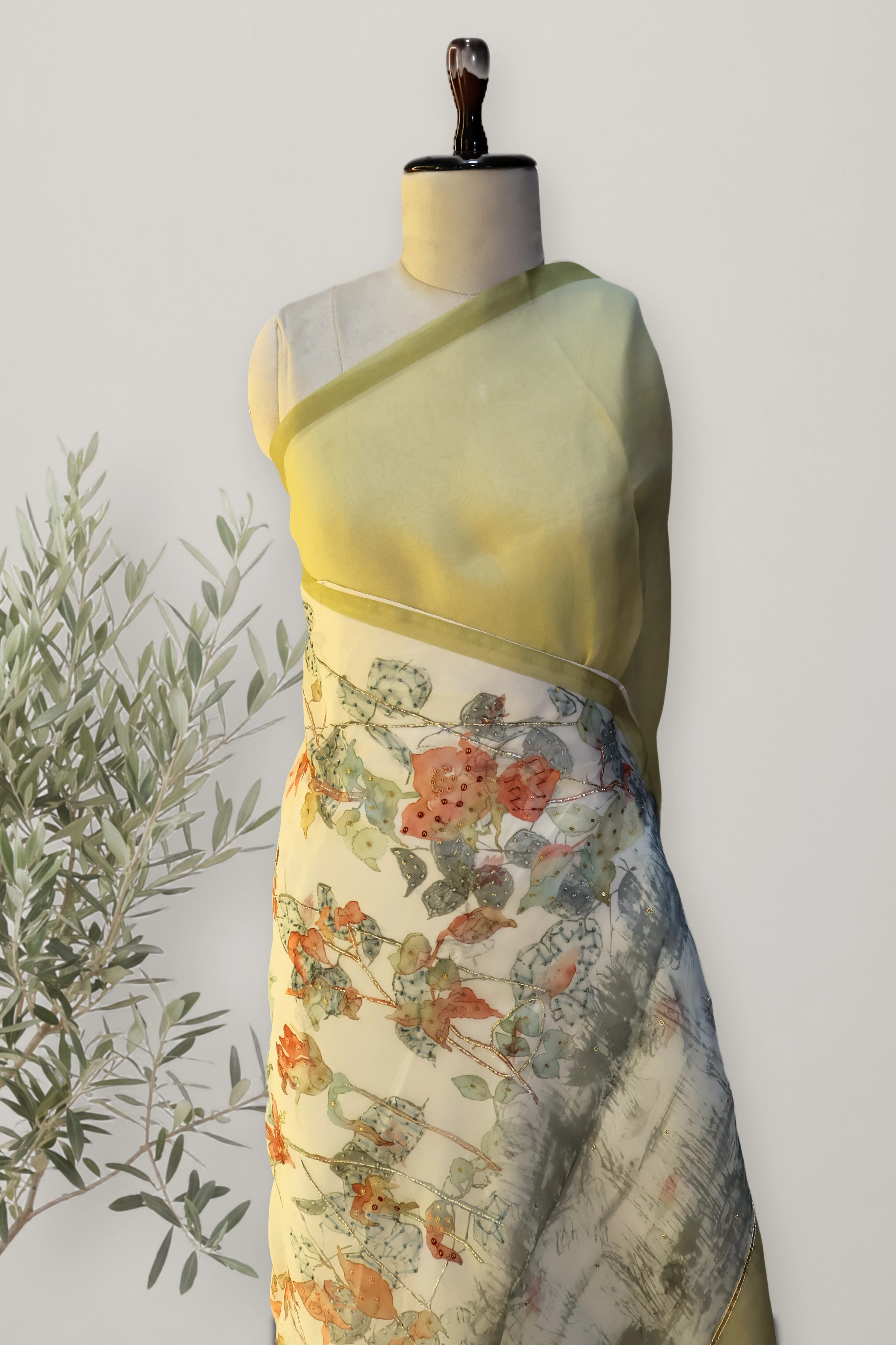 Bloomscape Pitha Silk: a detail of the work. Pure Pitha Silk Organza.