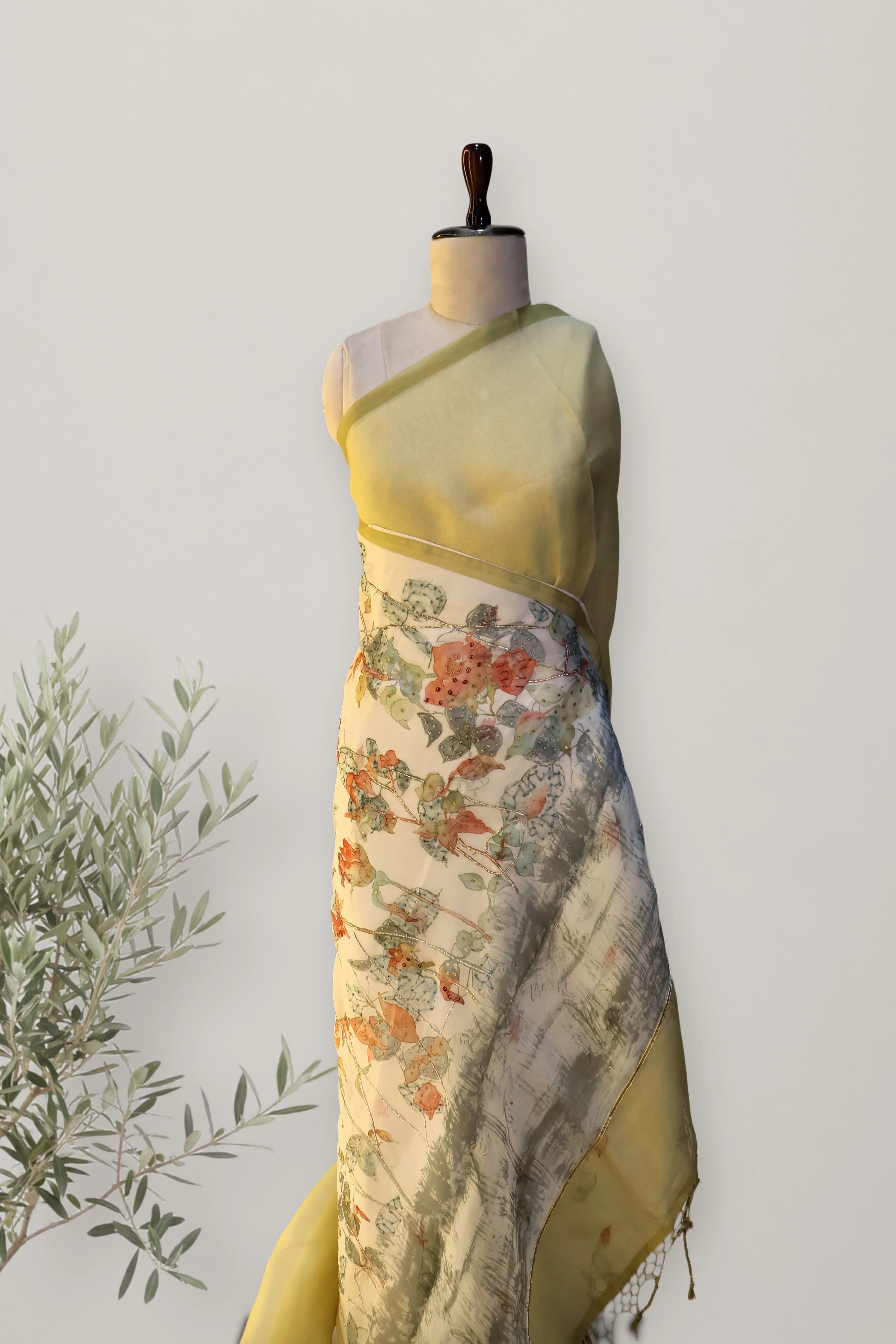 Bloomscape Pitha Silk: a detail of the work. Pure Pitha Silk Organza.