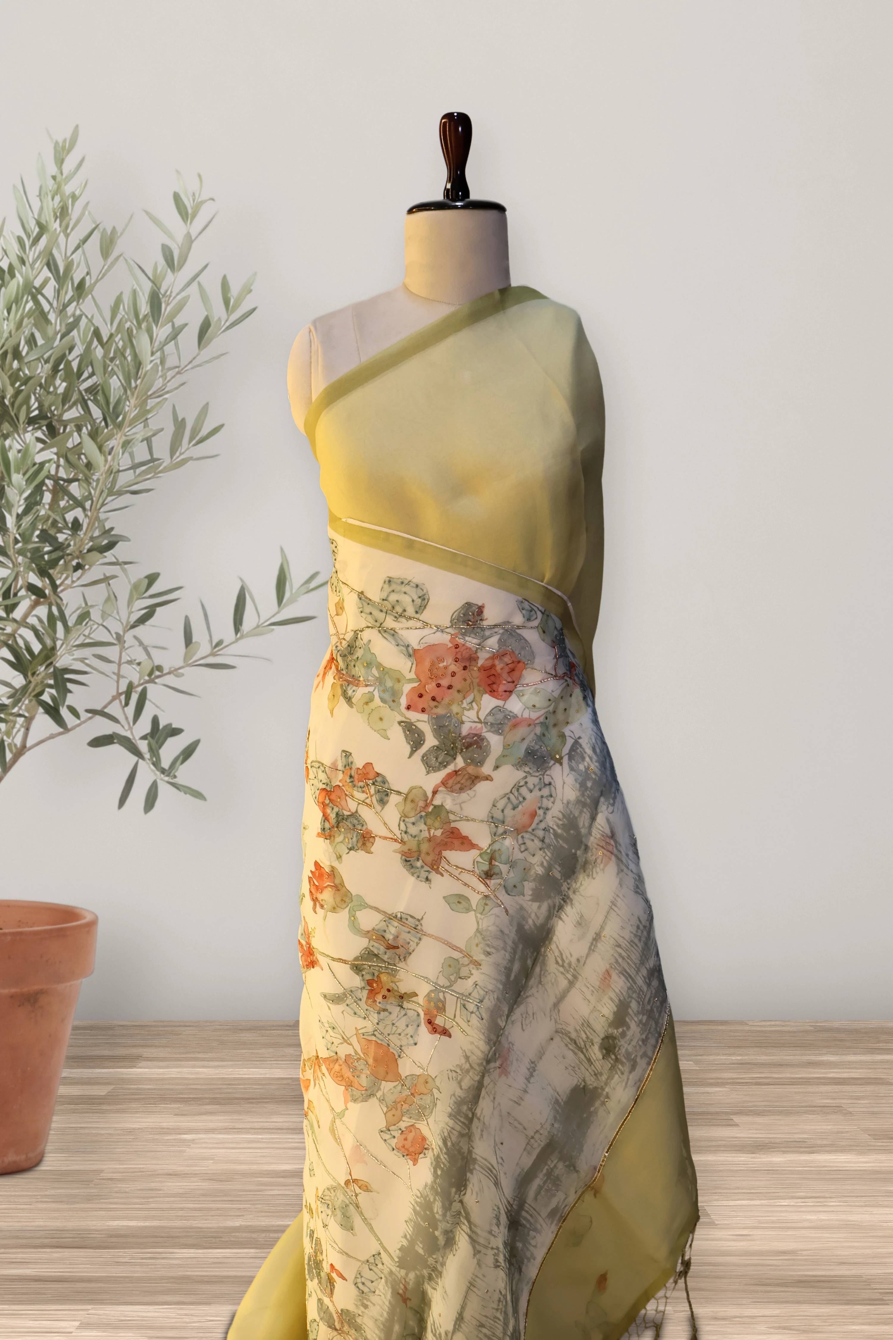 Bloomscape Pitha Silk: a detail of the work. Pure Pitha Silk Organza.