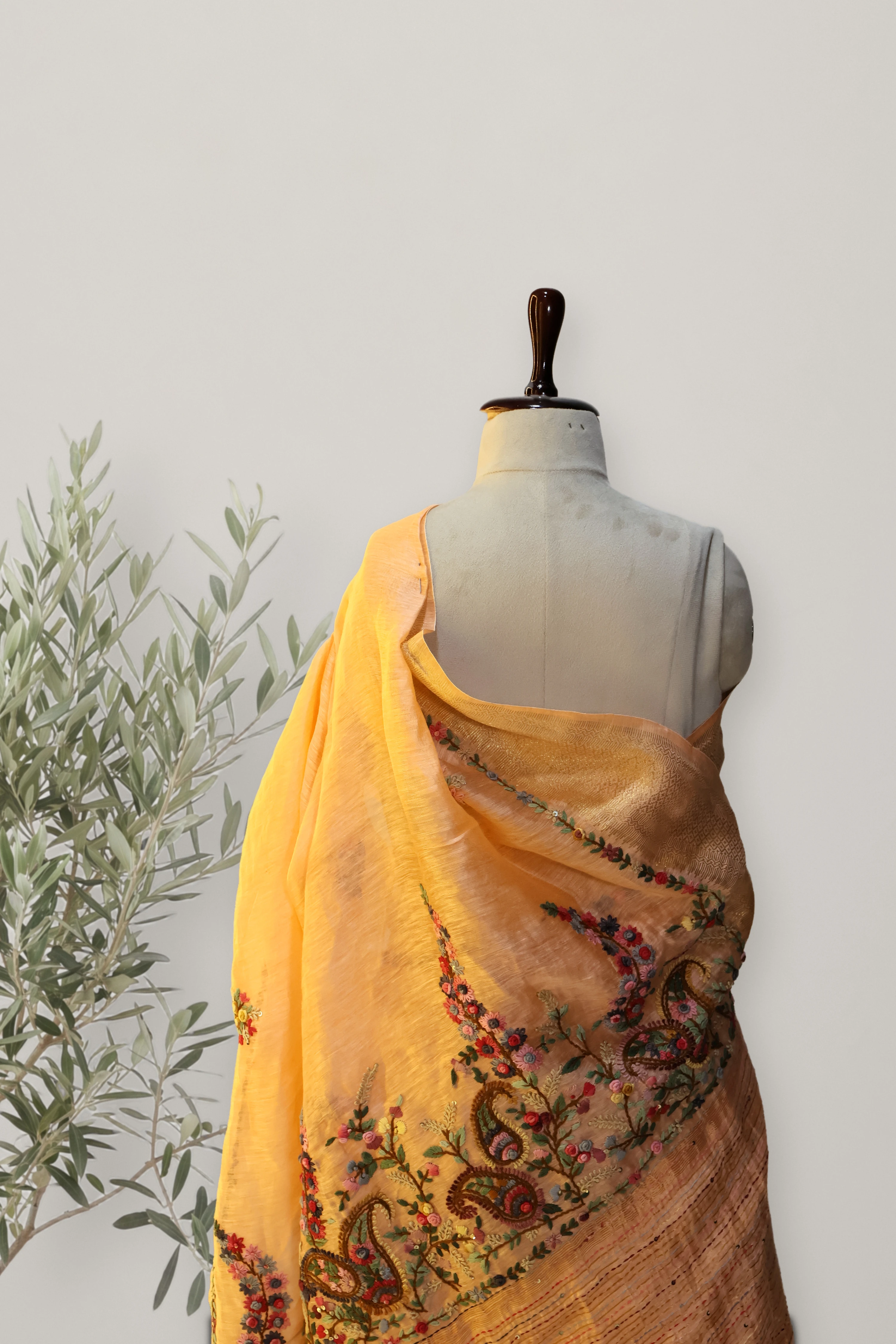 Gulnar Peach Tissue Linen Saree: a detail of the work. Tissue Linen.