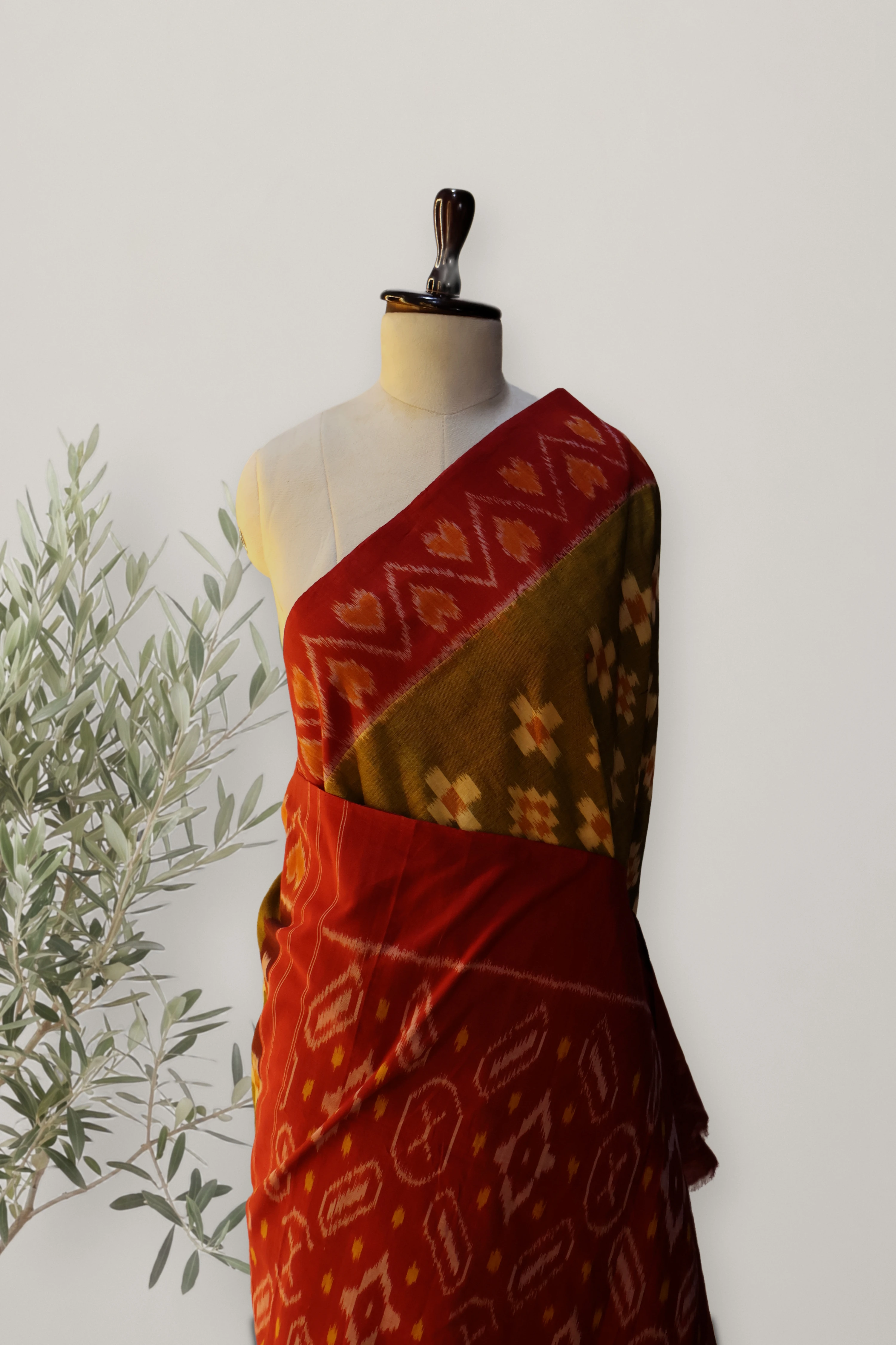 Pochampally Ikat Cotton Handloom Saree: the whole piece, laid out. Pochampally Ikat cotton.