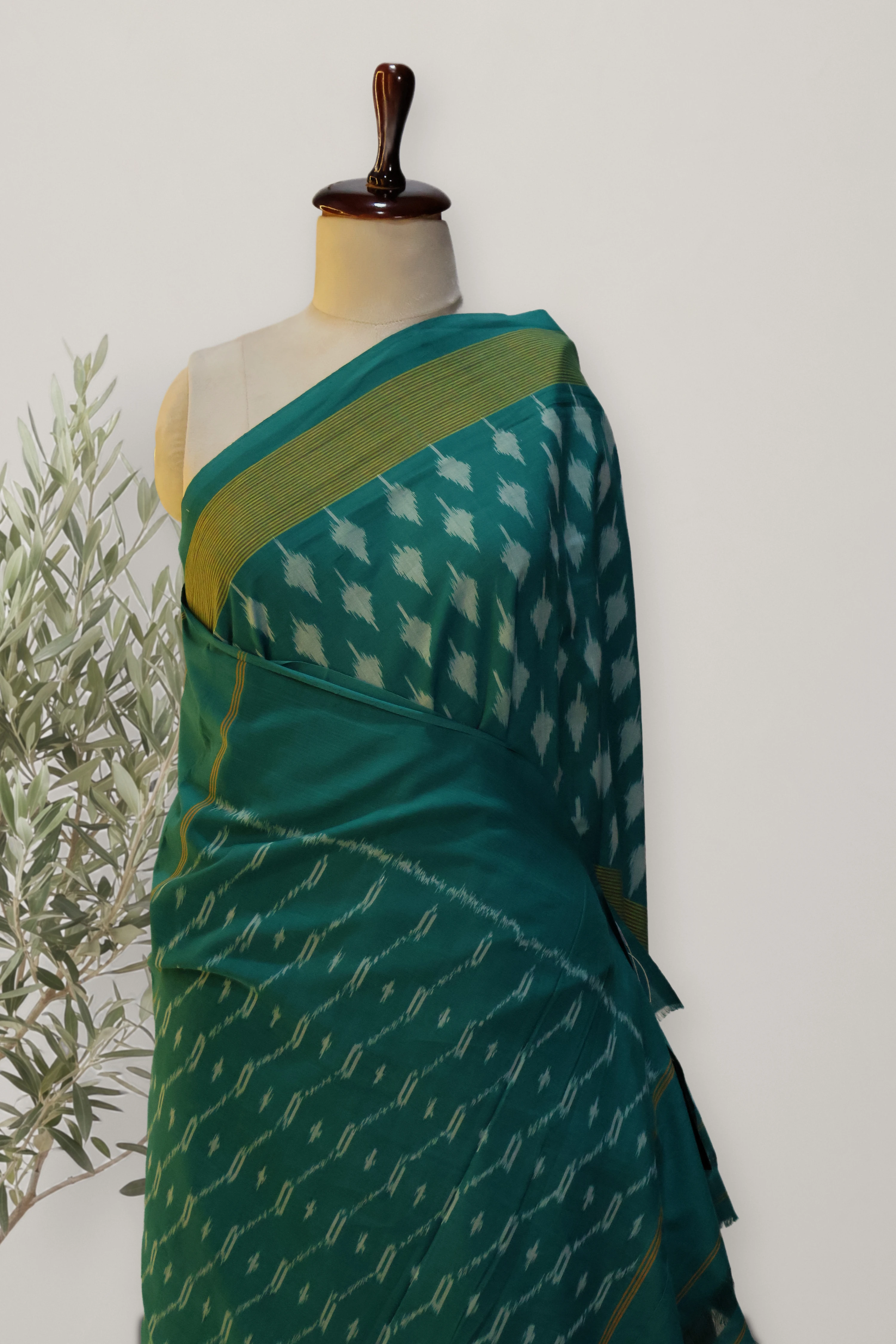 Pochampally Ikat Cotton Handloom Saree: a detail of the work. Pochampally Ikat Cotton.
