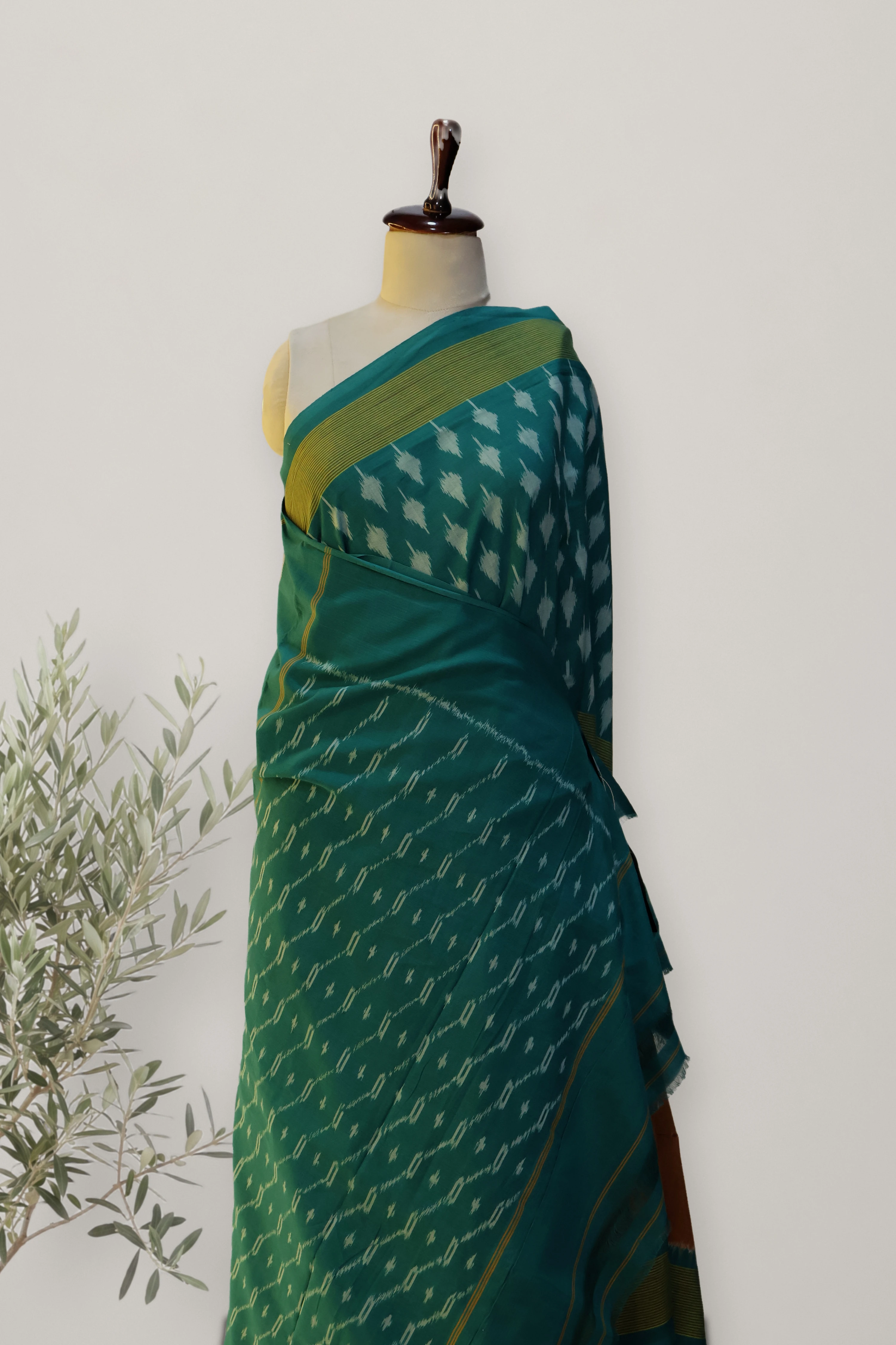 Pochampally Ikat Cotton Handloom Saree: a detail of the work. Pochampally Ikat Cotton.