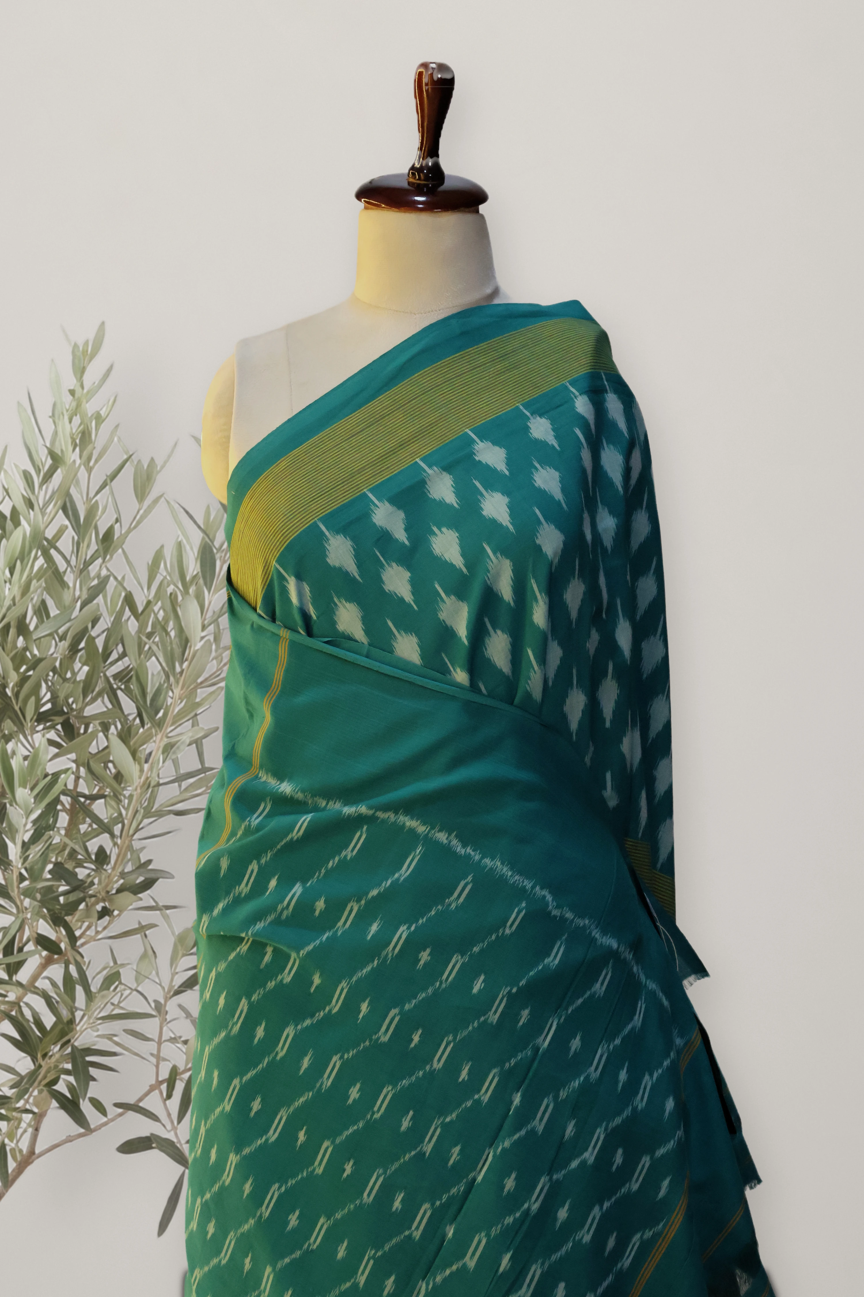 Pochampally Ikat Cotton Handloom Saree: a detail of the work. Pochampally Ikat Cotton.