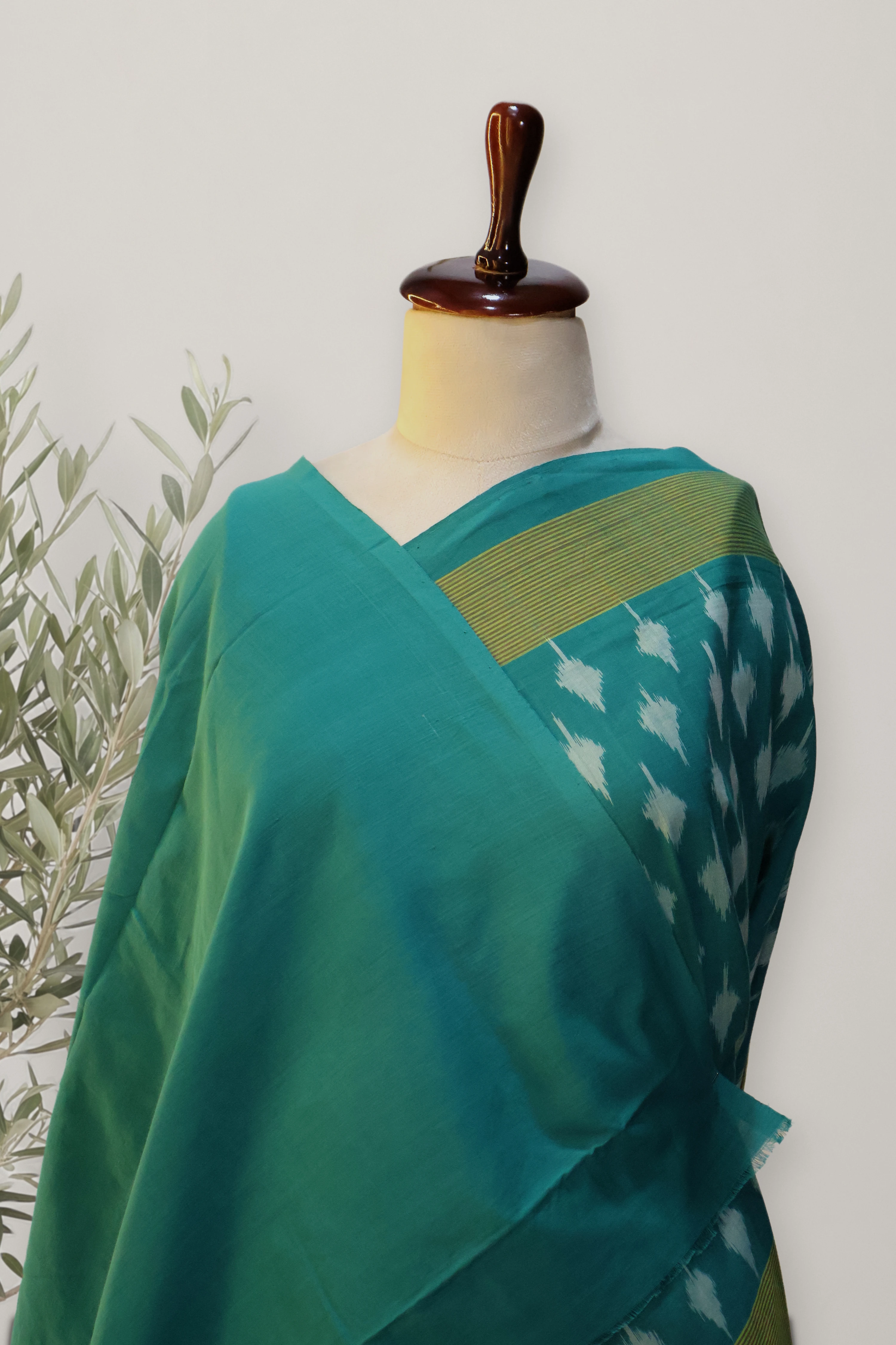 Pochampally Ikat Cotton Handloom Saree: a detail of the work. Pochampally Ikat Cotton.