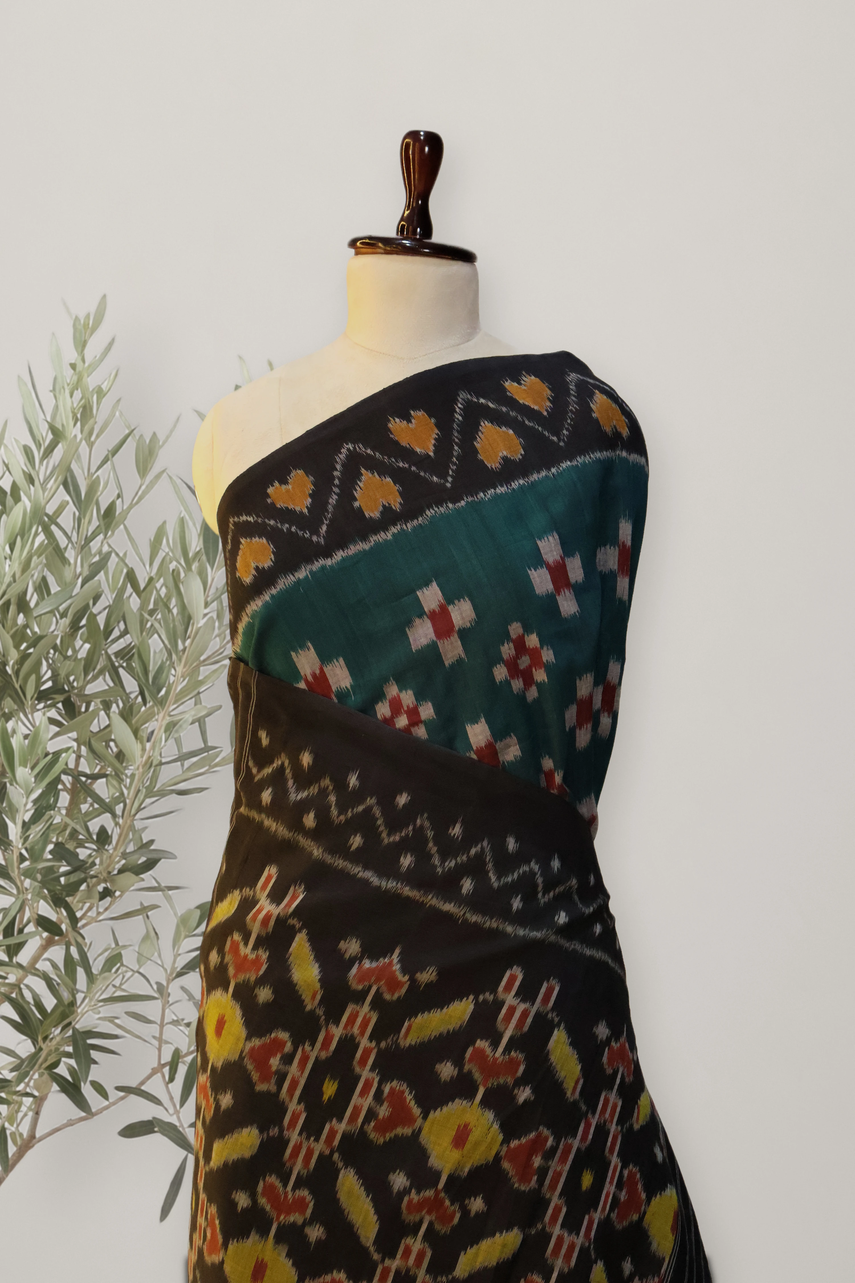 Saree 126: the whole piece, laid out.