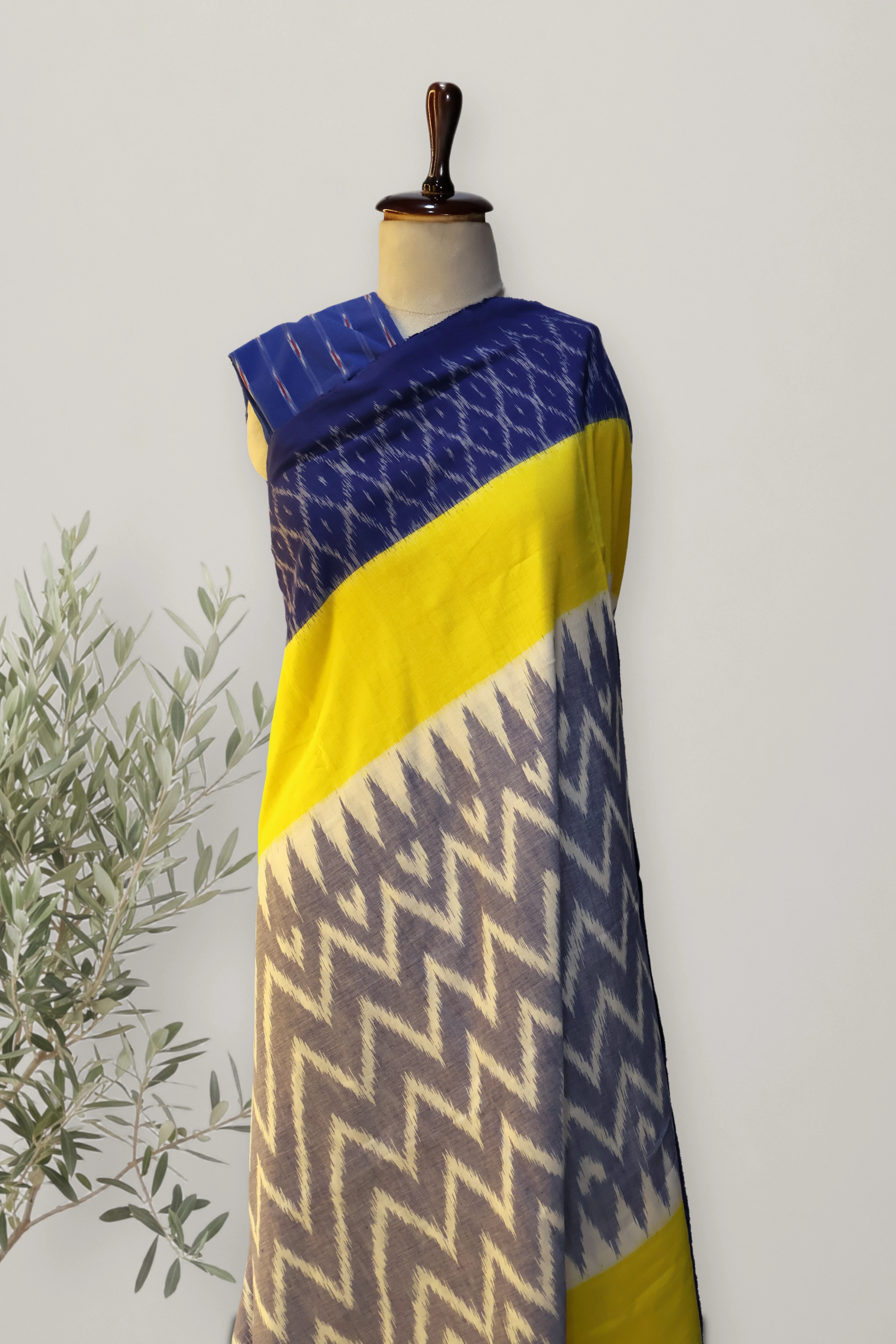 Pochampally Ikat Cotton Handloom Saree: a detail of the work. Pochampally Ikat Cotton.