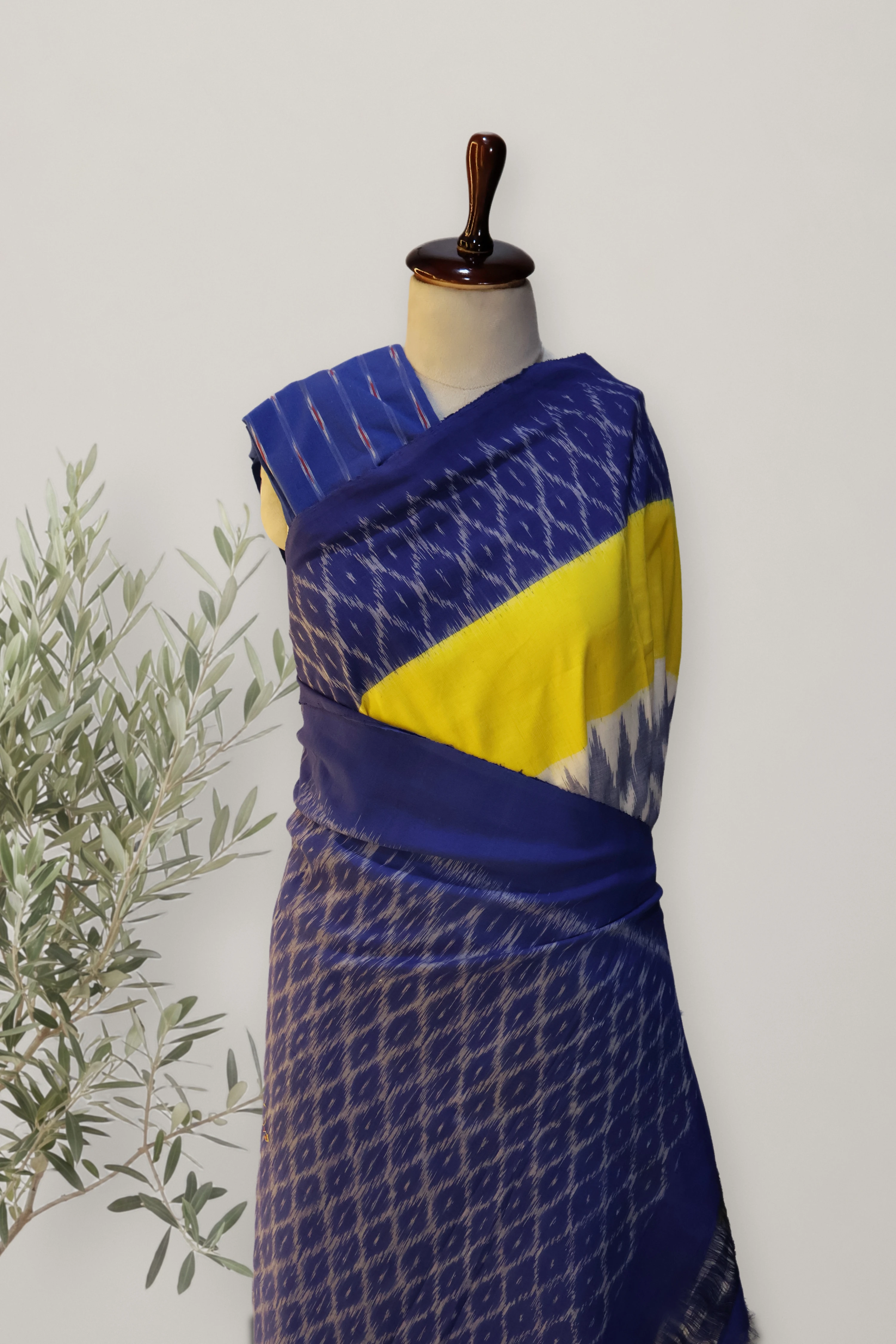 Pochampally Ikat Cotton Handloom Saree: a detail of the work. Pochampally Ikat Cotton.