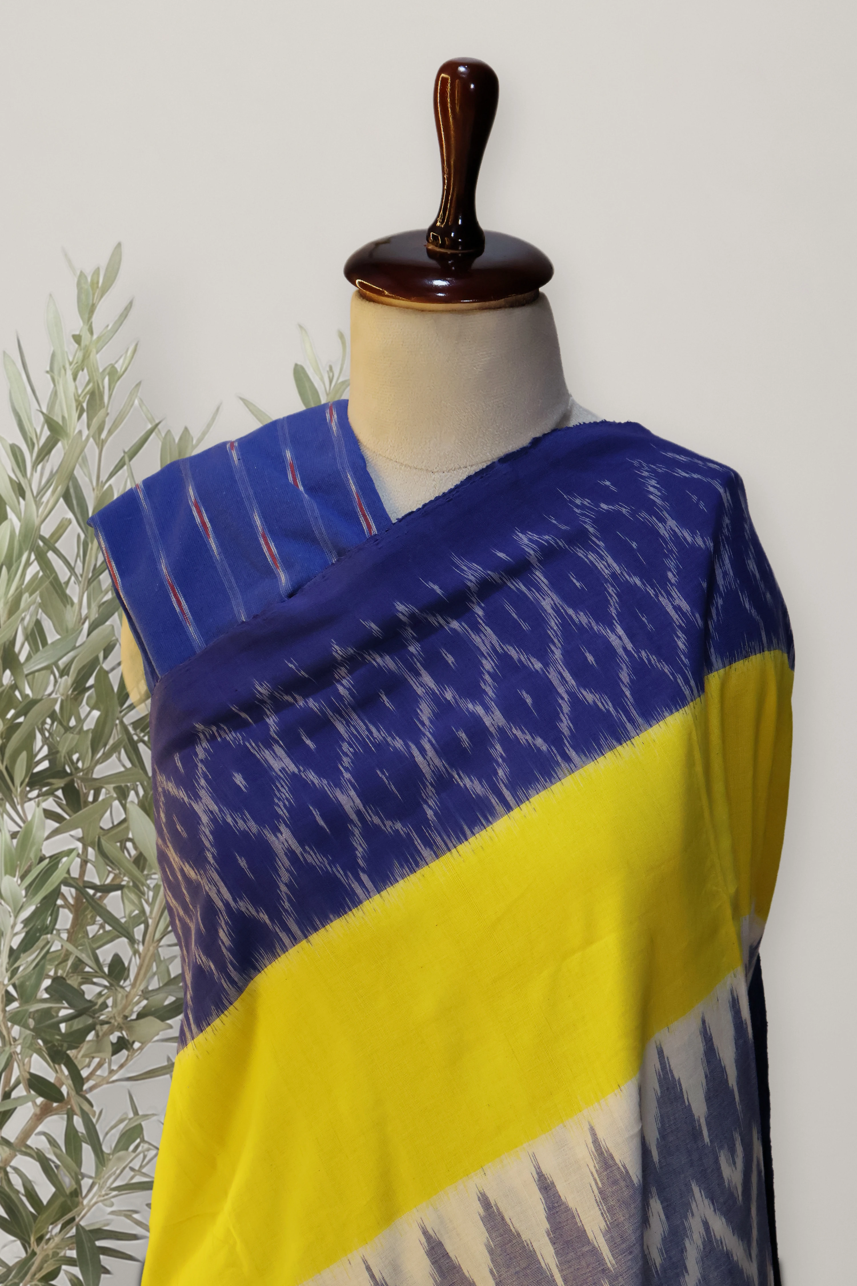 Pochampally Ikat Cotton Handloom Saree: a detail of the work. Pochampally Ikat Cotton.