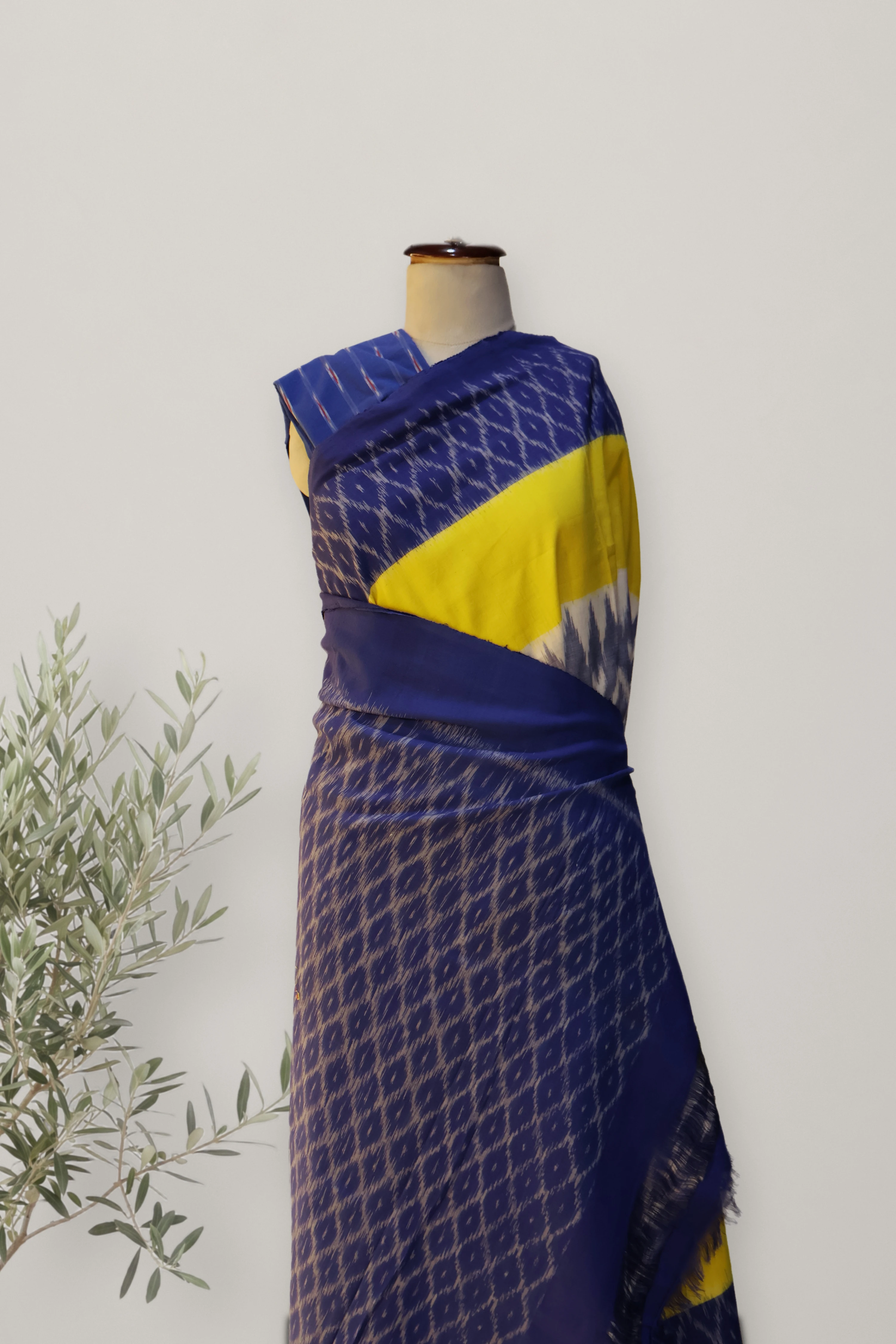 Pochampally Ikat Cotton Handloom Saree: a detail of the work. Pochampally Ikat Cotton.