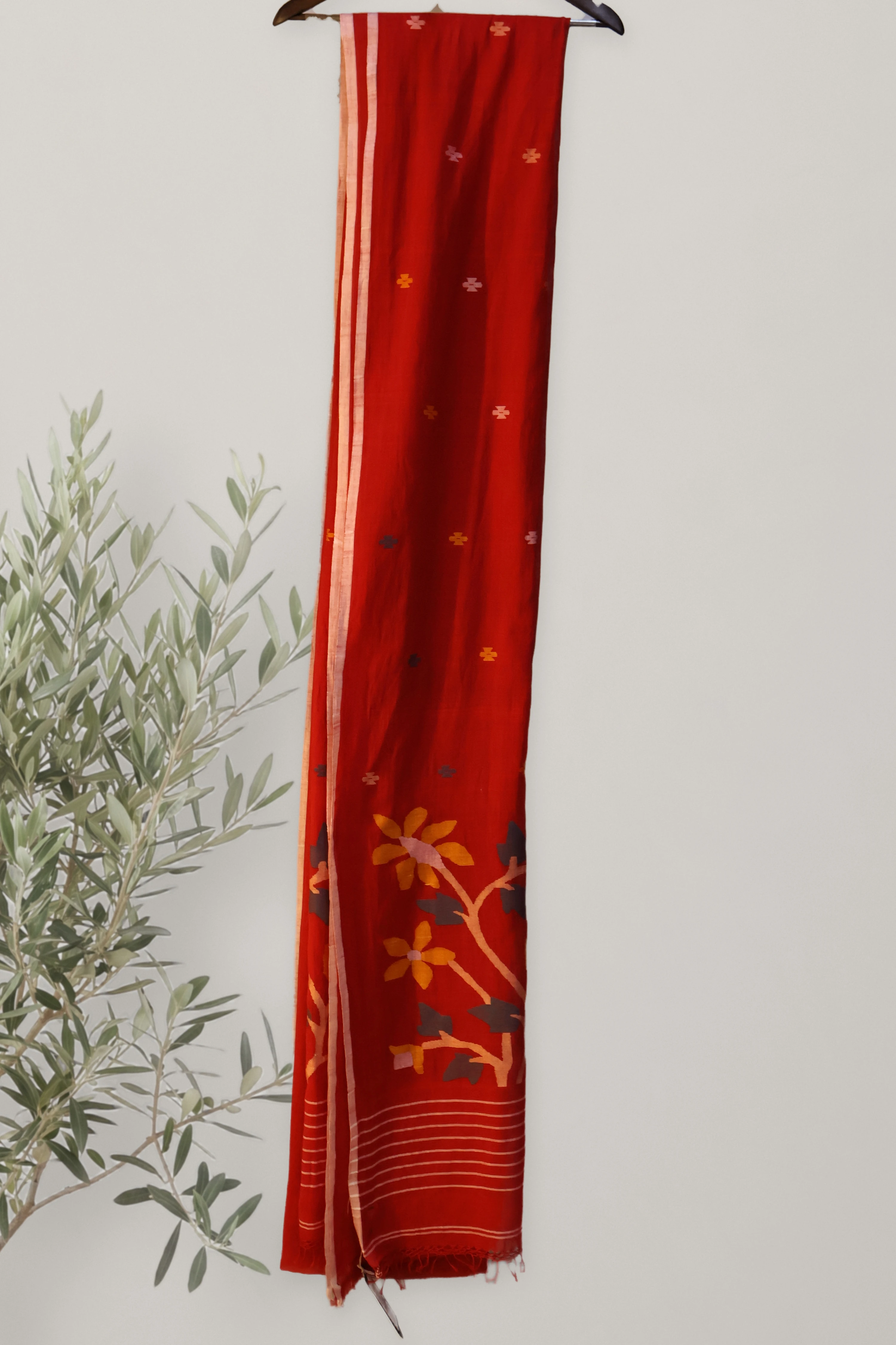 Cotton Jamdani: a detail of the work. Cotton Jamdani.
