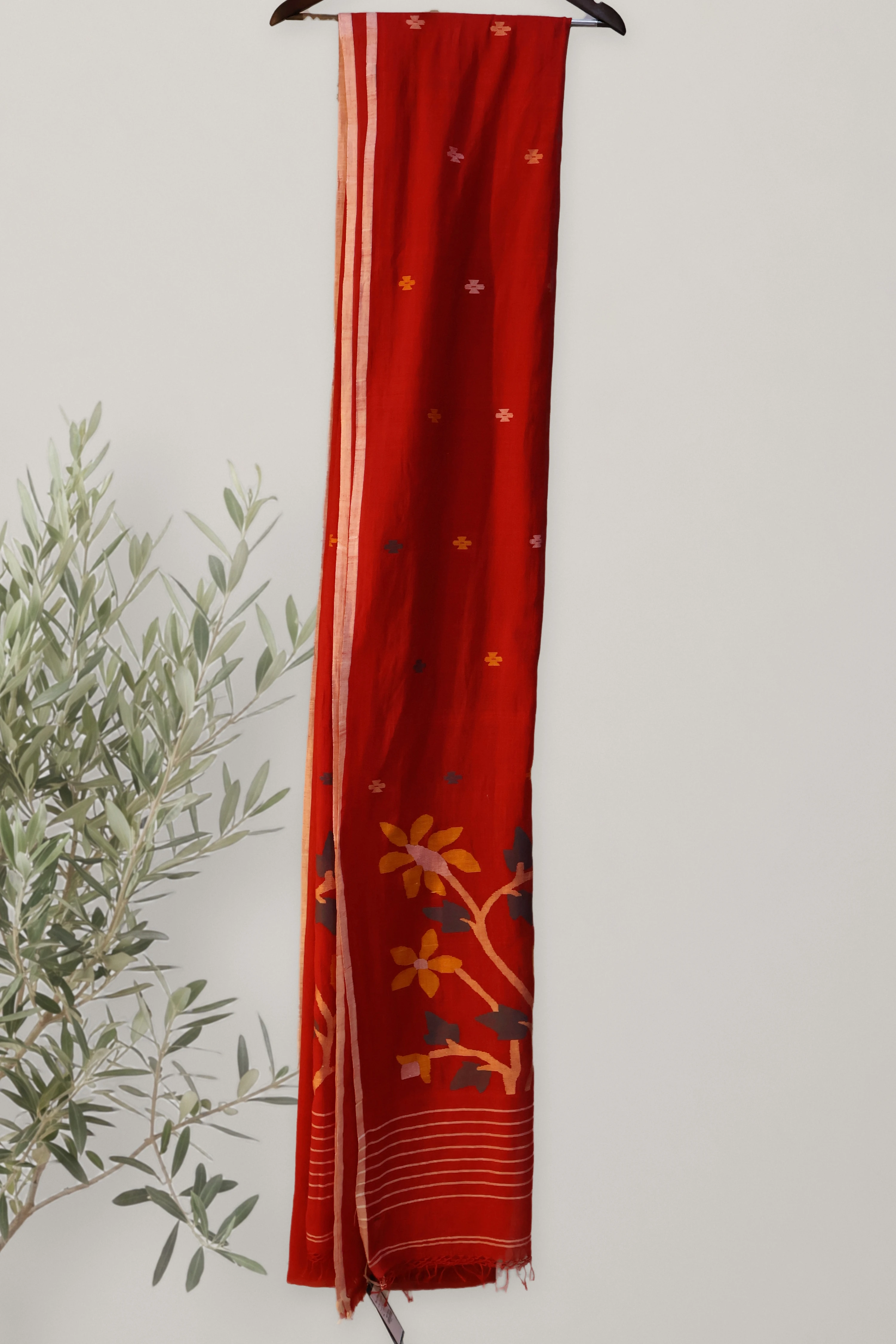 Cotton Jamdani: a detail of the work. Cotton Jamdani.