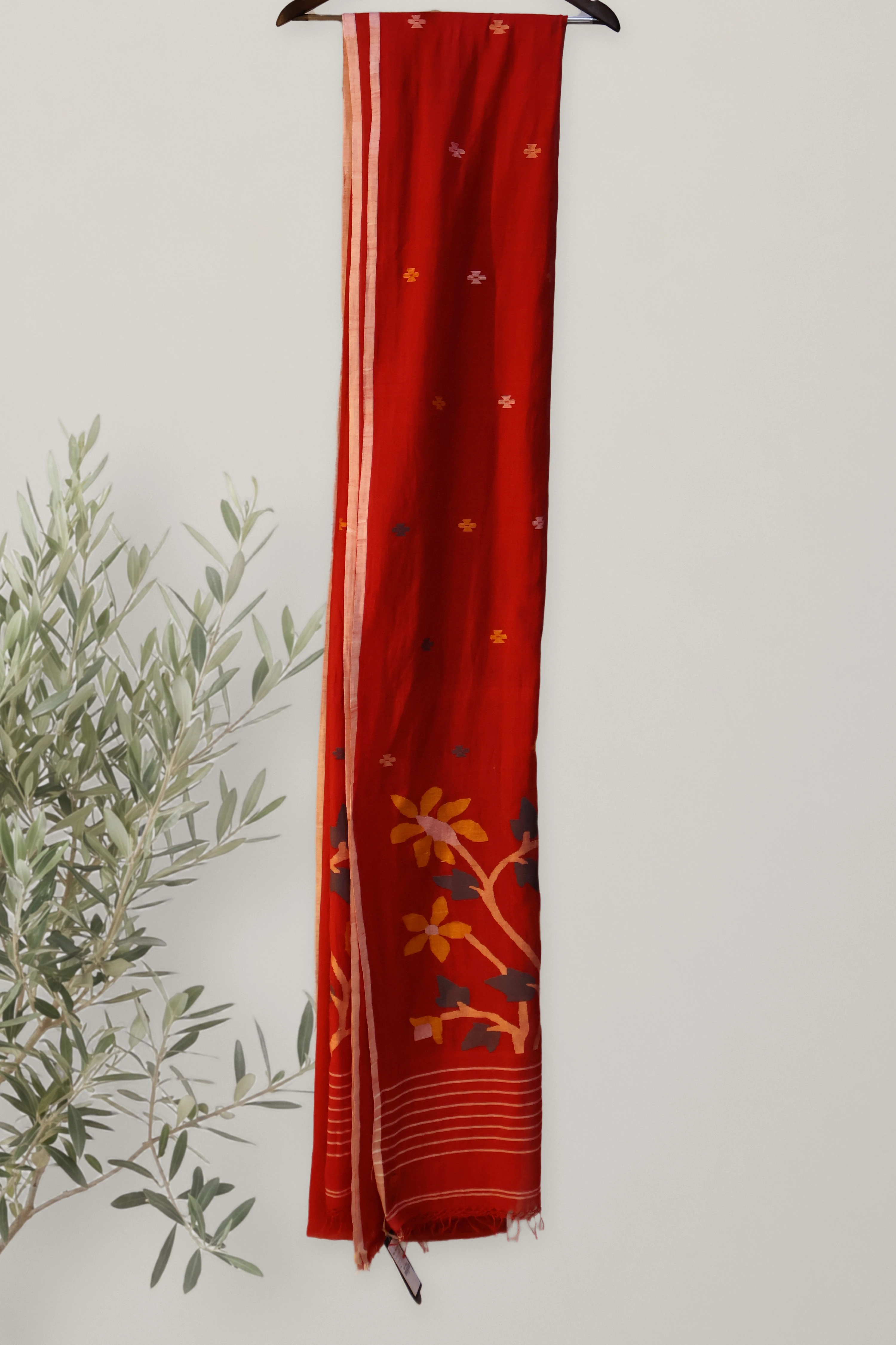 Cotton Jamdani: a detail of the work. Cotton Jamdani.