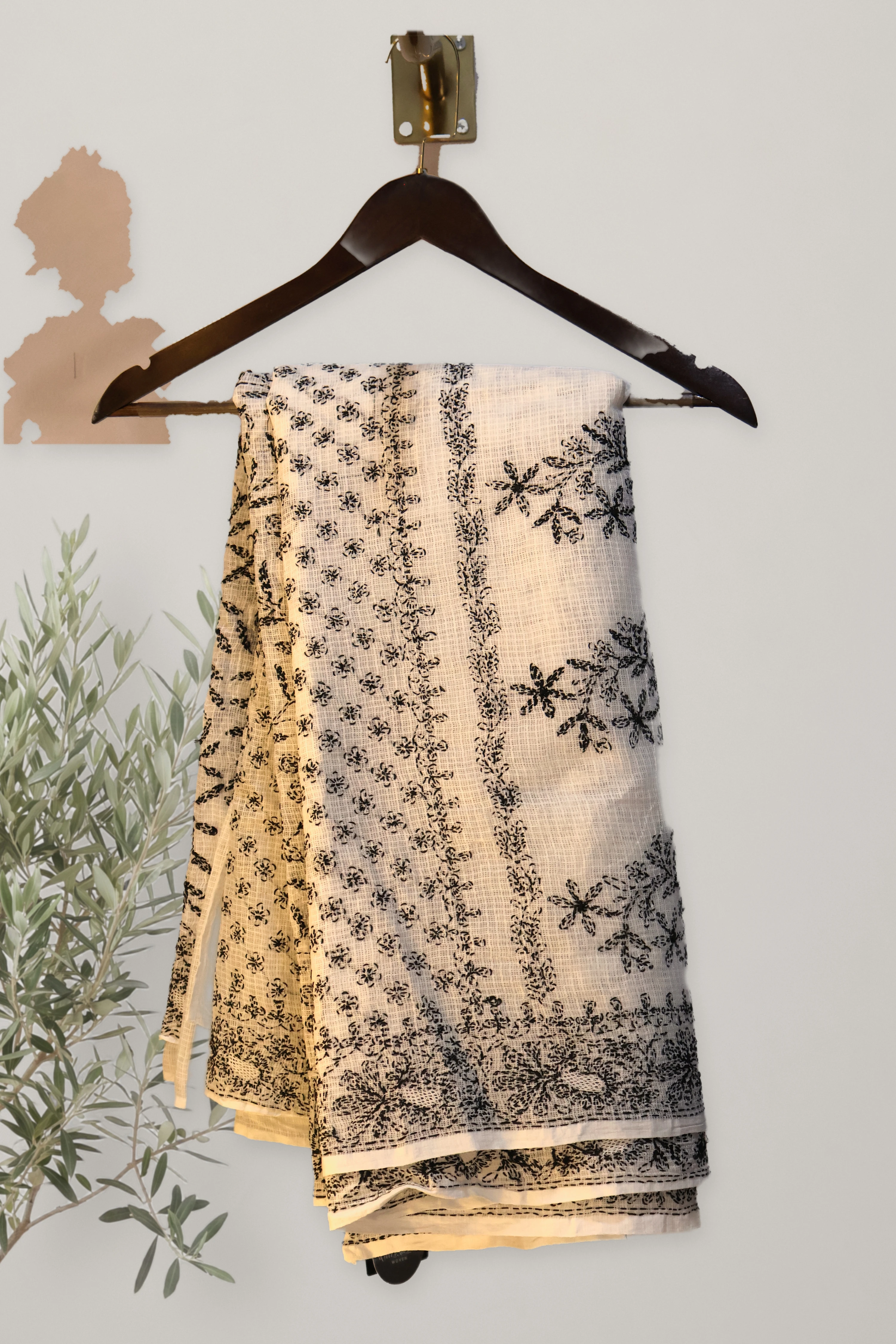 Lucknowi Chikankari: a detail of the work. Chikankari.