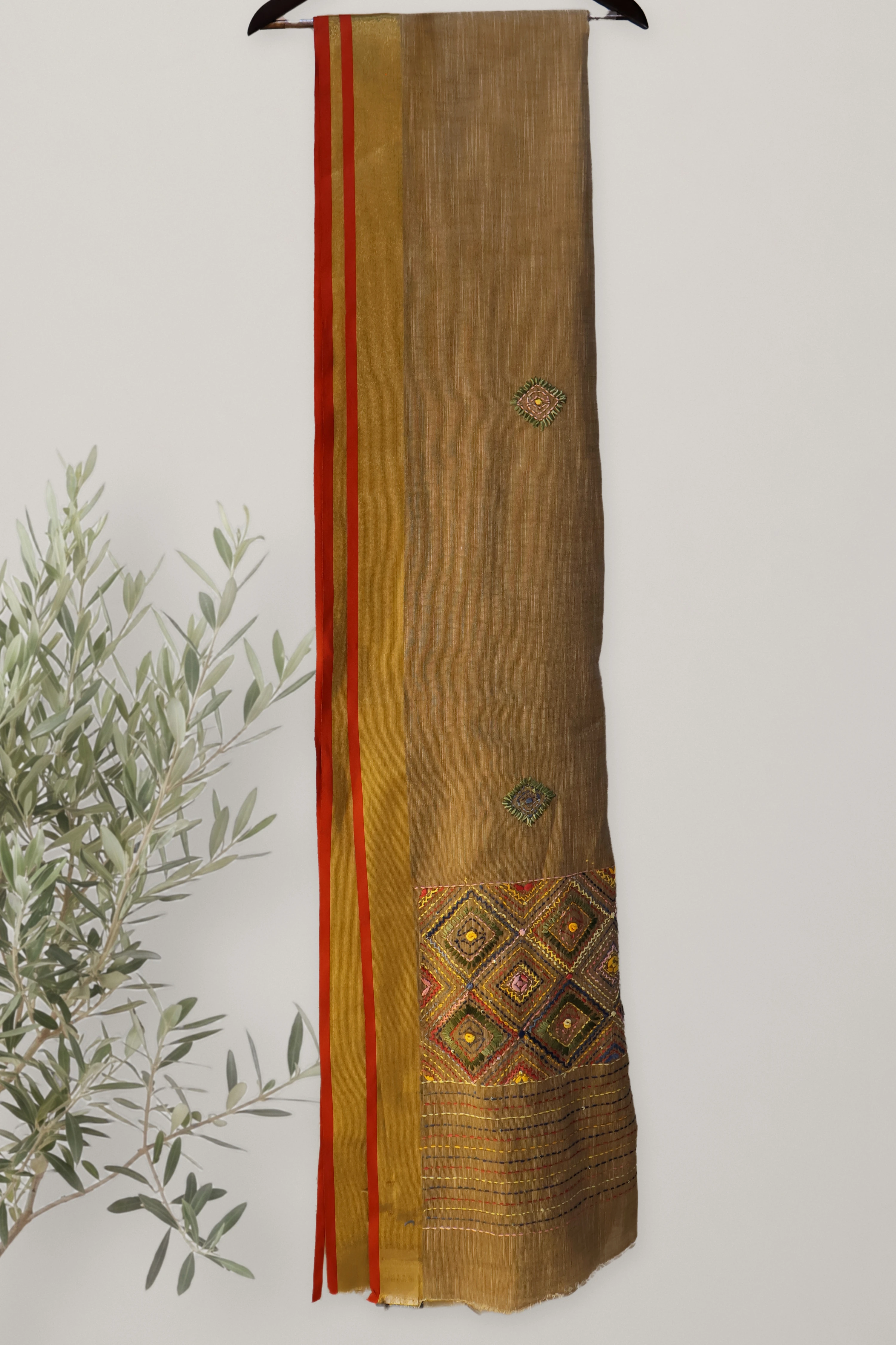Saree 133: a detail of the work.